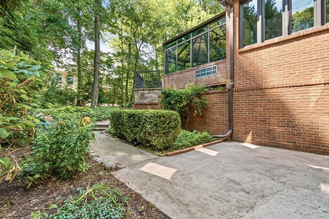 2060 WINTERGREEN Court