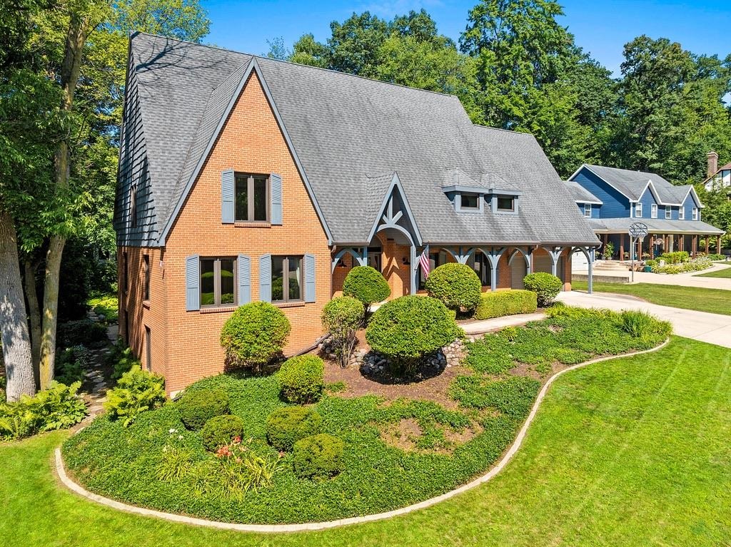 2060 WINTERGREEN Court