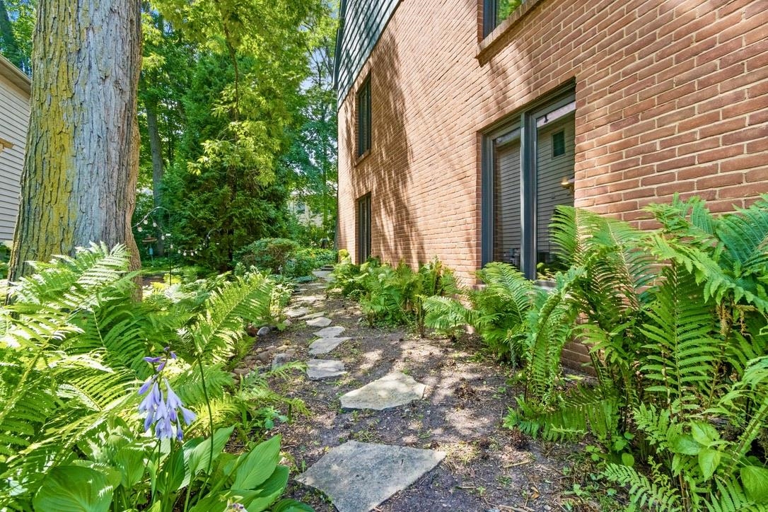 2060 WINTERGREEN Court