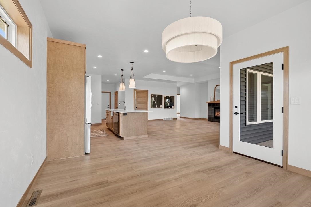 4001 ANTWERP Avenue Unit: UNIT 3