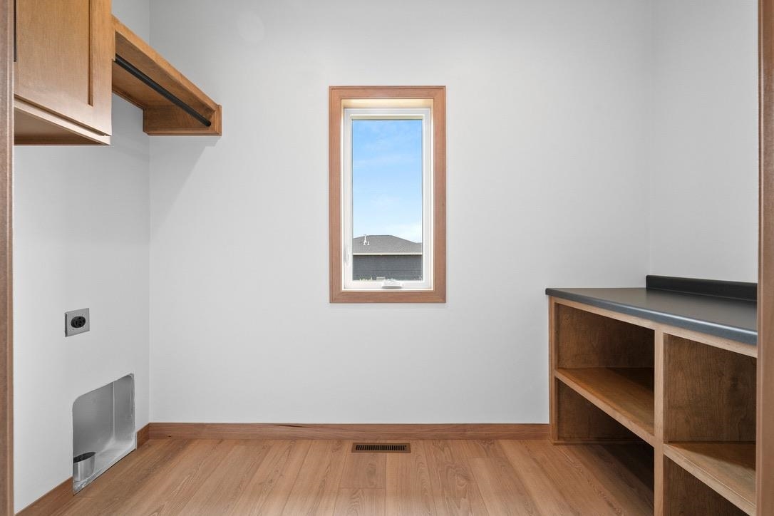 4001 ANTWERP Avenue Unit: UNIT 3