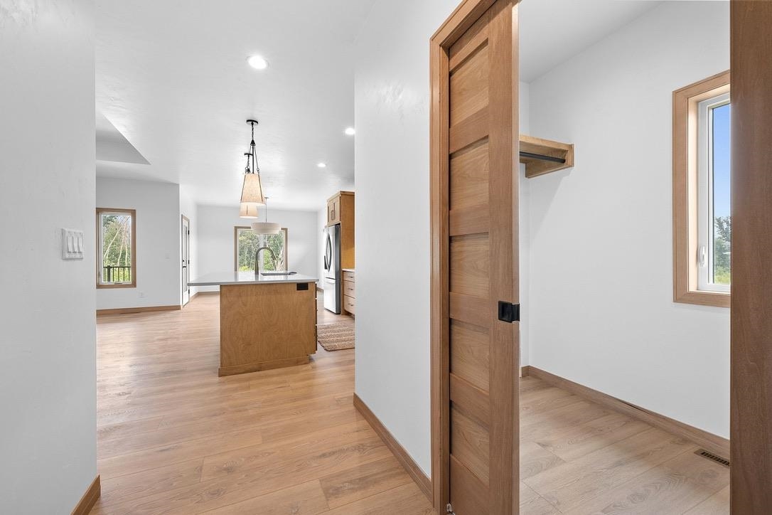 4001 ANTWERP Avenue Unit: UNIT 3