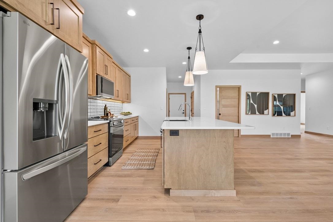 4001 ANTWERP Avenue Unit: UNIT 3