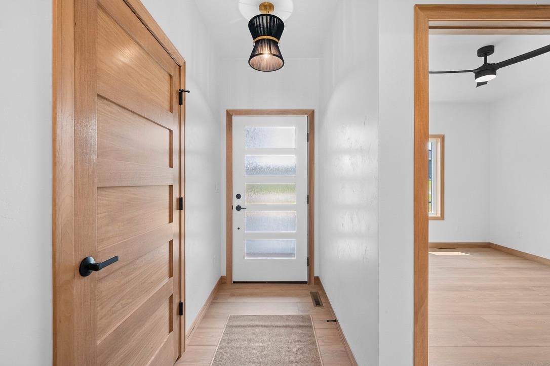 4001 ANTWERP Avenue Unit: UNIT 3