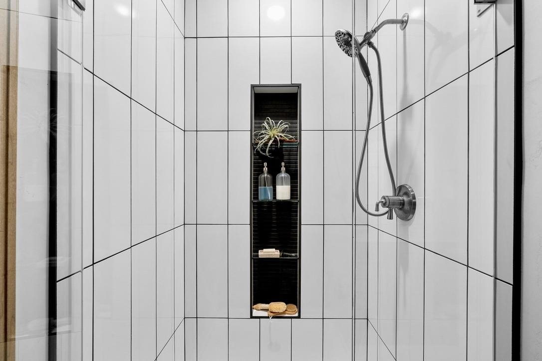 4001 ANTWERP Avenue Unit: 1