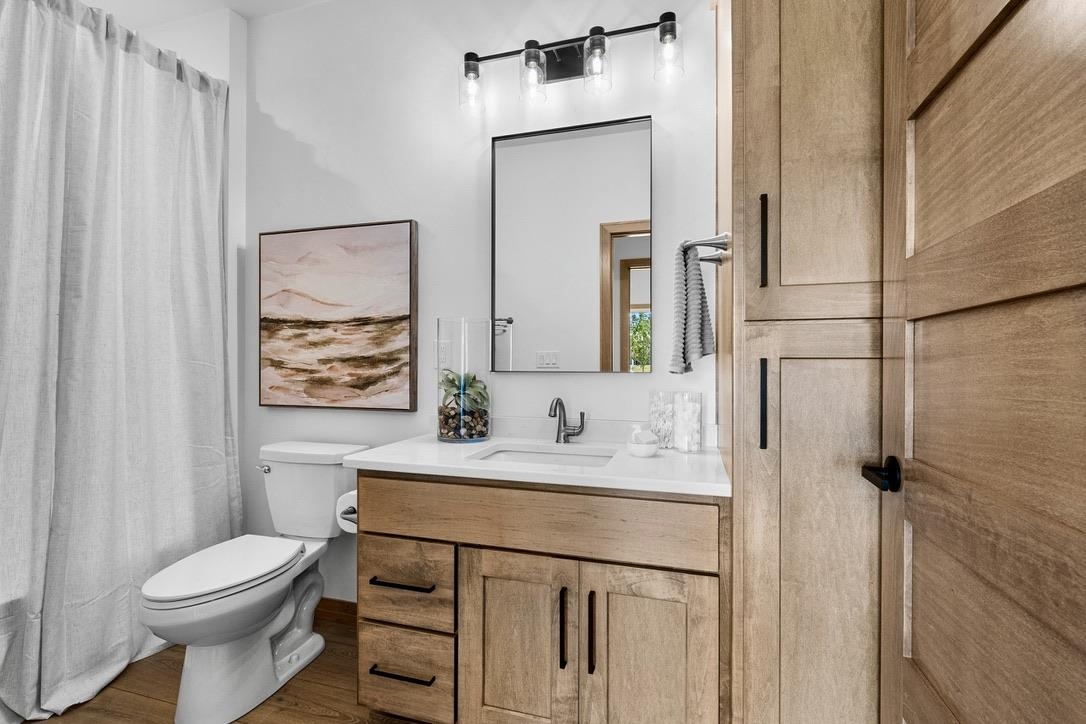 4001 ANTWERP Avenue Unit: 1