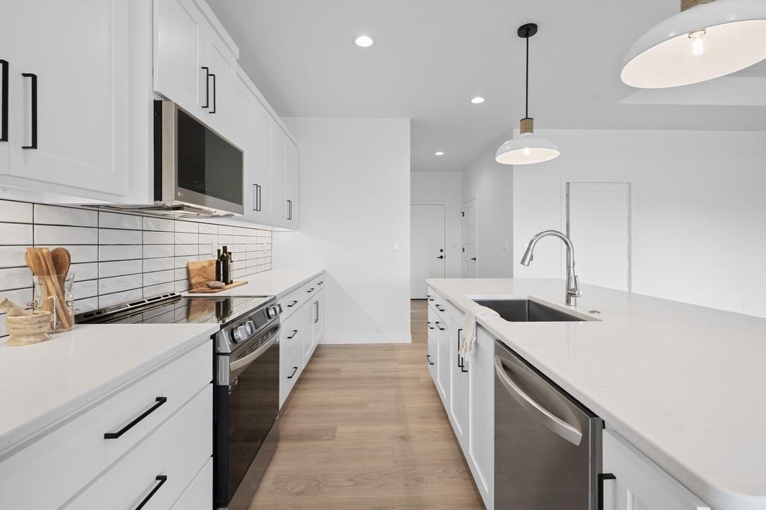 4001 ANTWERP Avenue Unit: UNIT 33