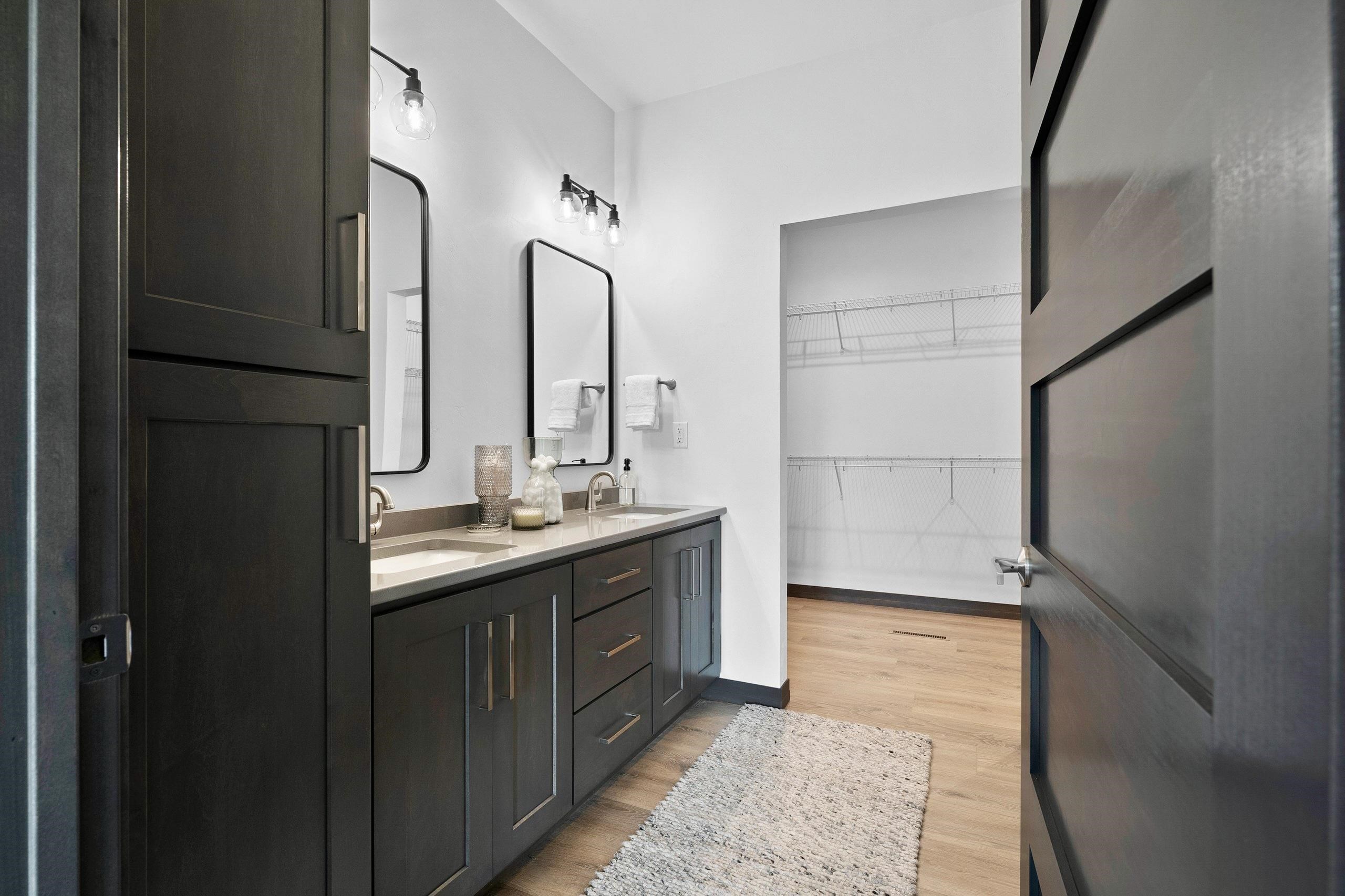 4001 ANTWERP Avenue Unit: 32