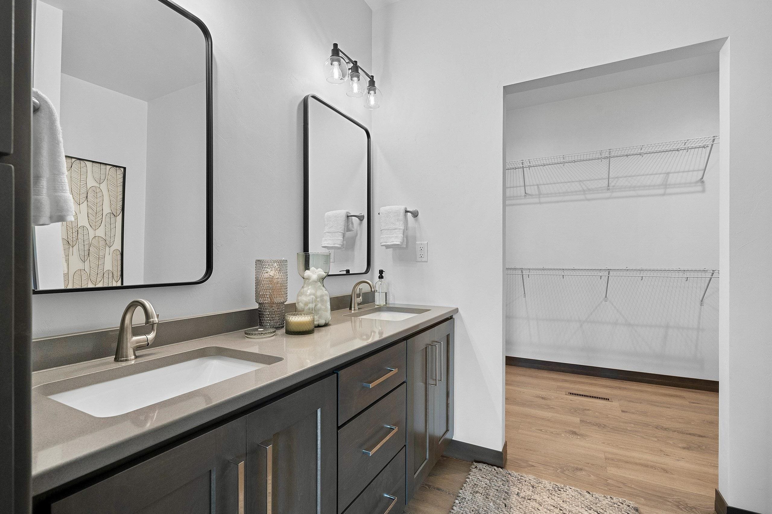 4001 ANTWERP Avenue Unit: 32