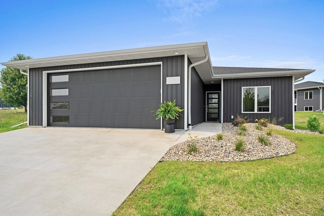 4001 ANTWERP Avenue Unit: 32