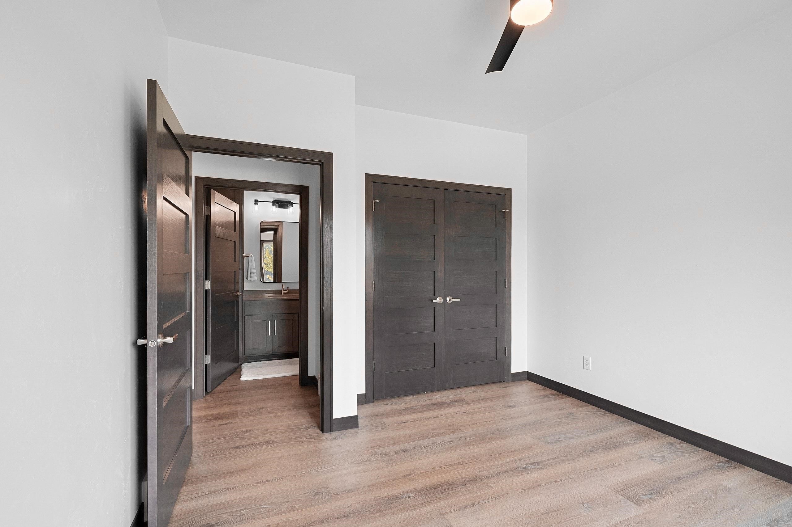 4001 ANTWERP Avenue Unit: 32