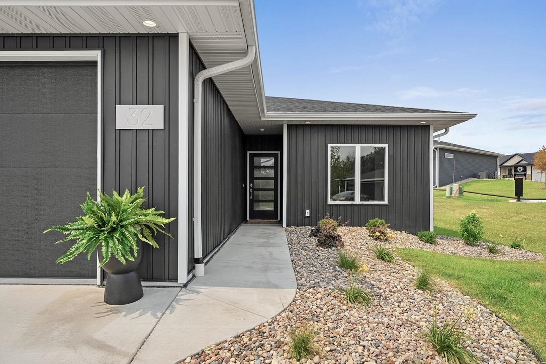 4001 ANTWERP Avenue Unit: 32