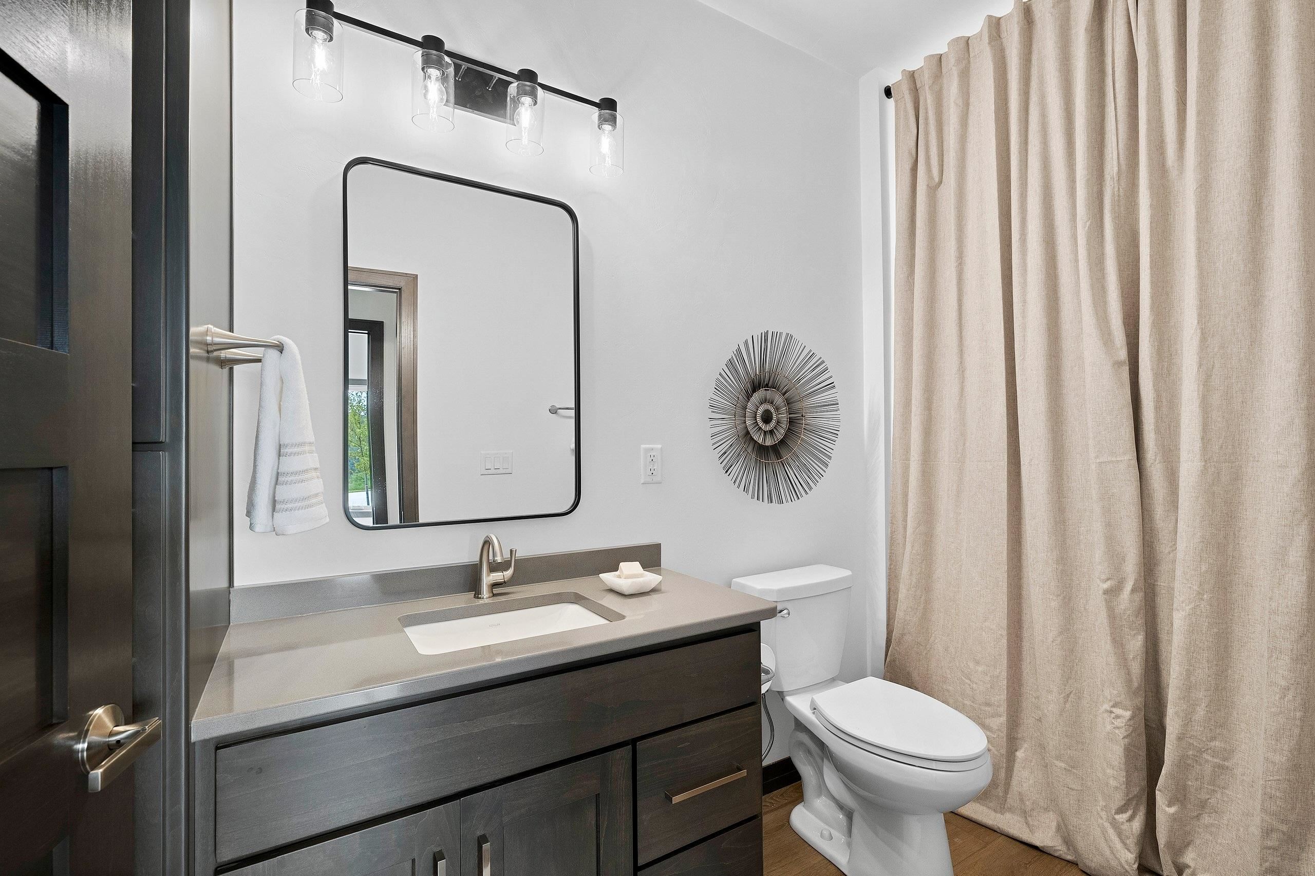 4001 ANTWERP Avenue Unit: 32