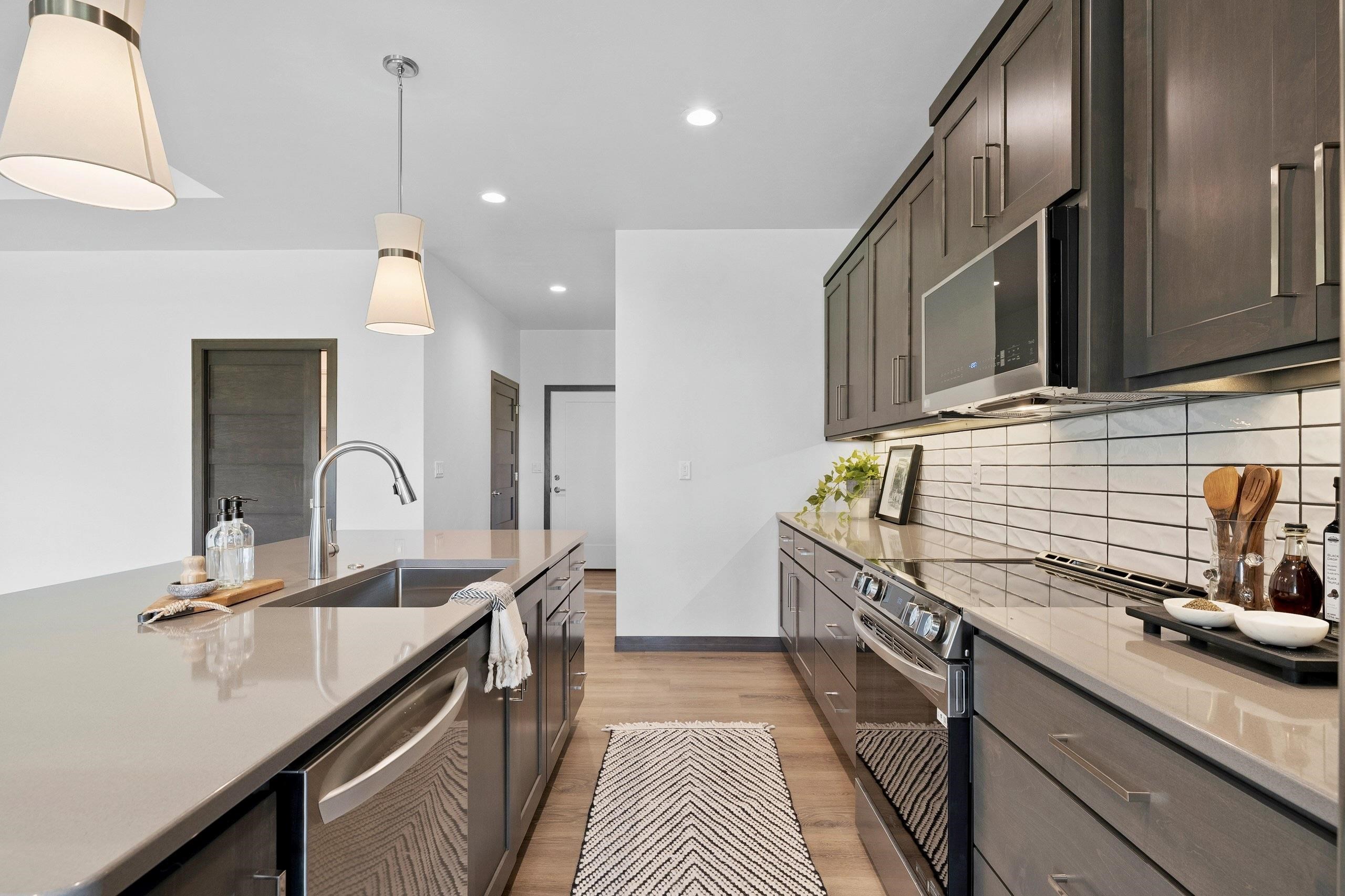 4001 ANTWERP Avenue Unit: 32