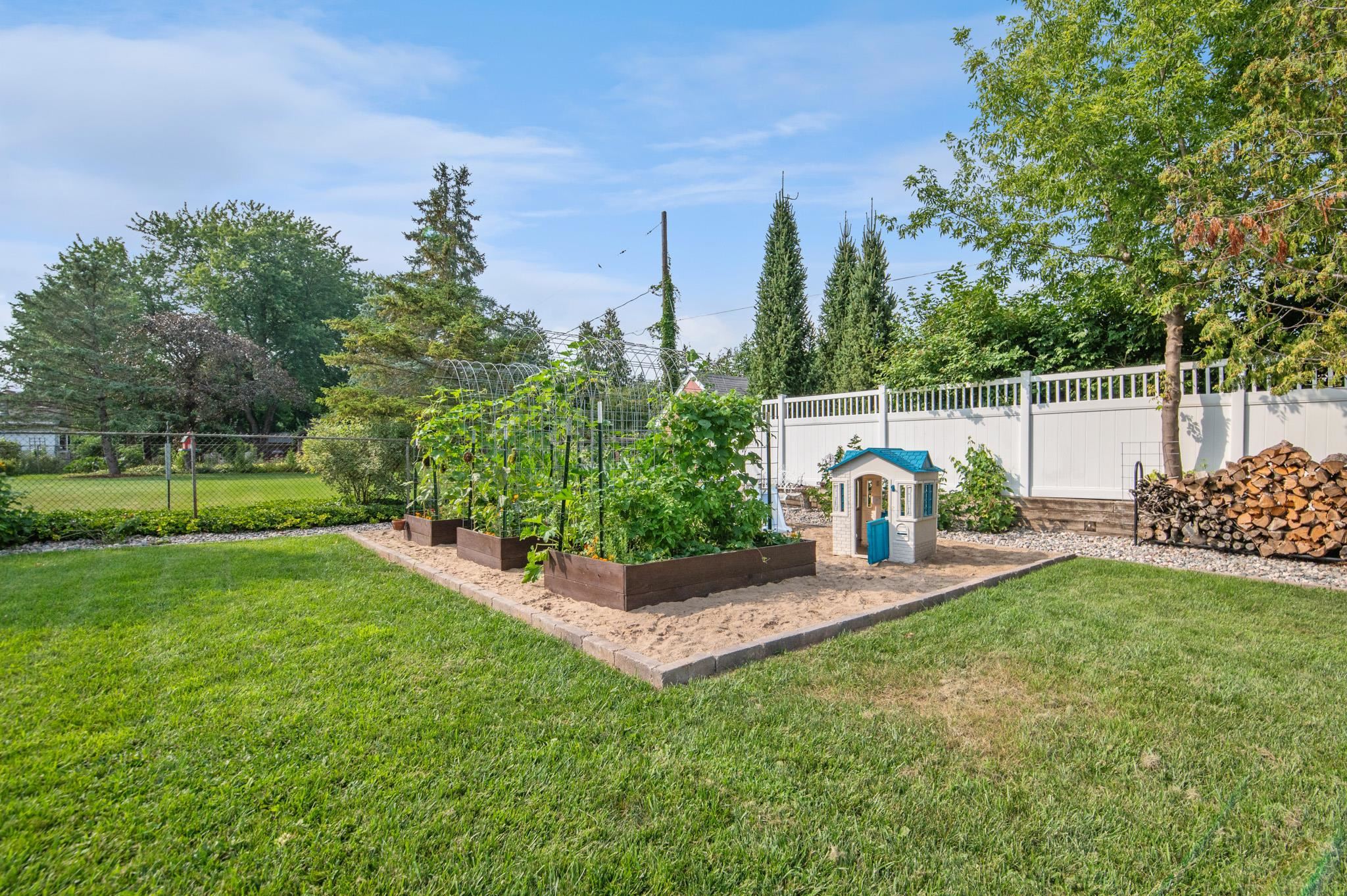 540 W BRIAR Lane
