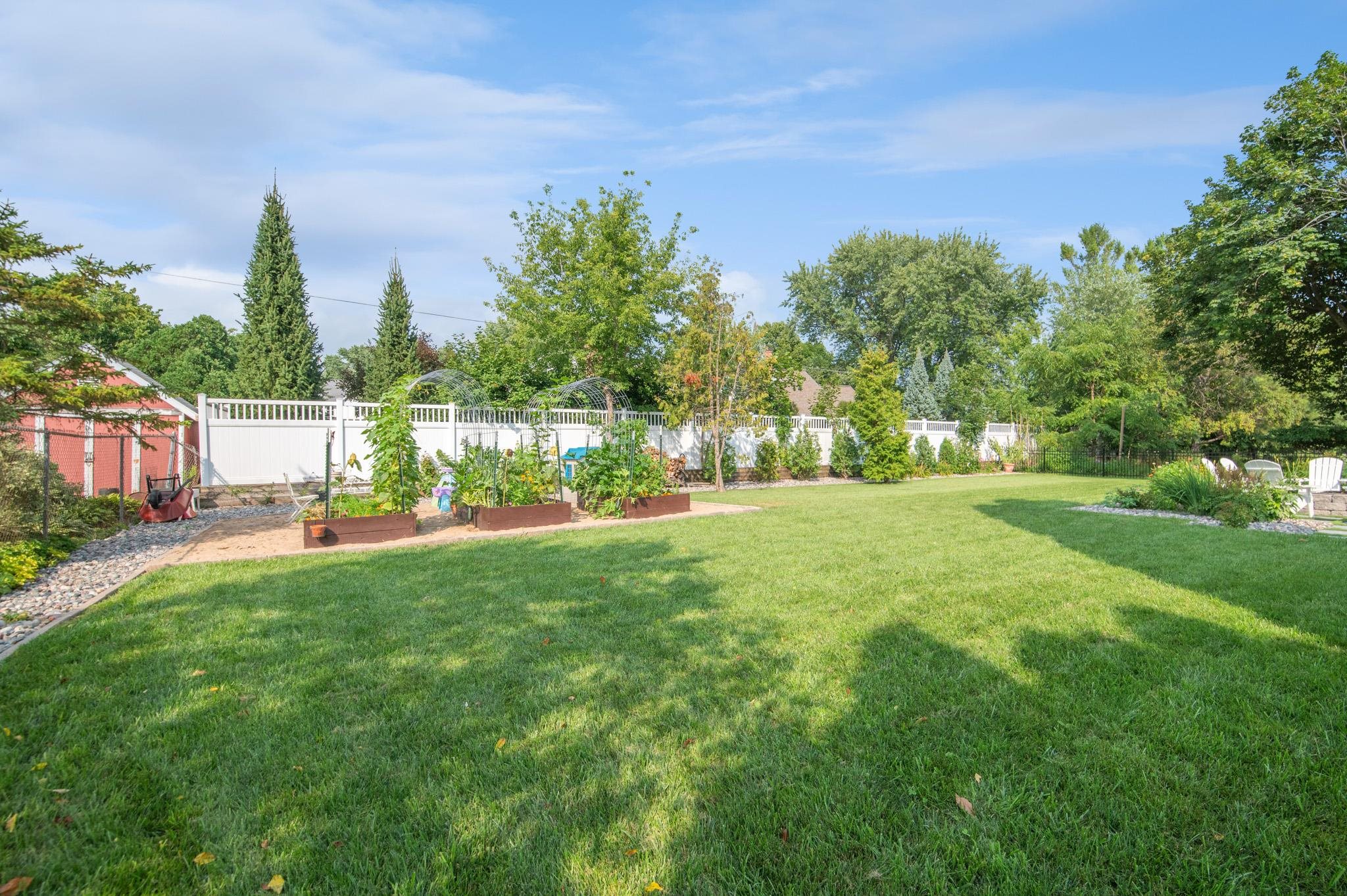 540 W BRIAR Lane