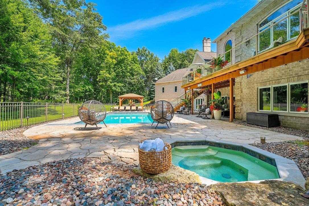 2048 MUIRWOOD Court