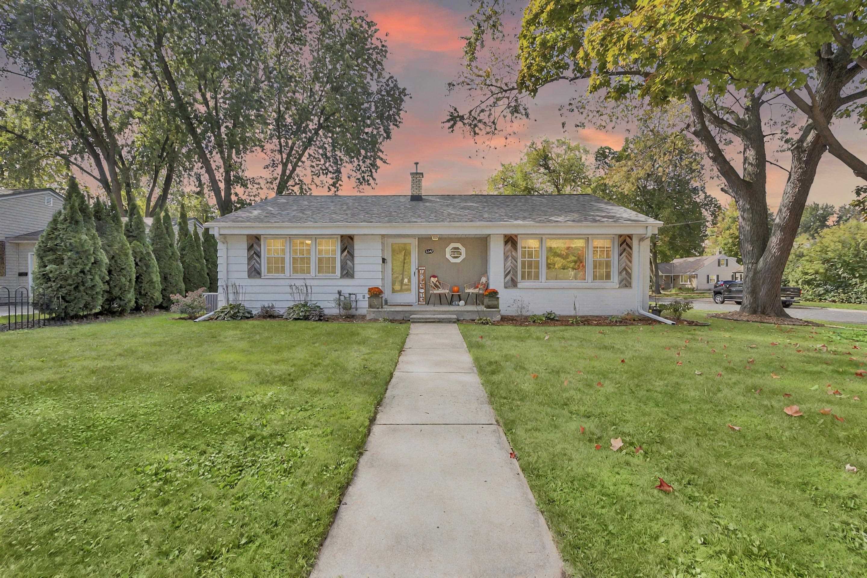 1202 RIDGEWAY Boulevard