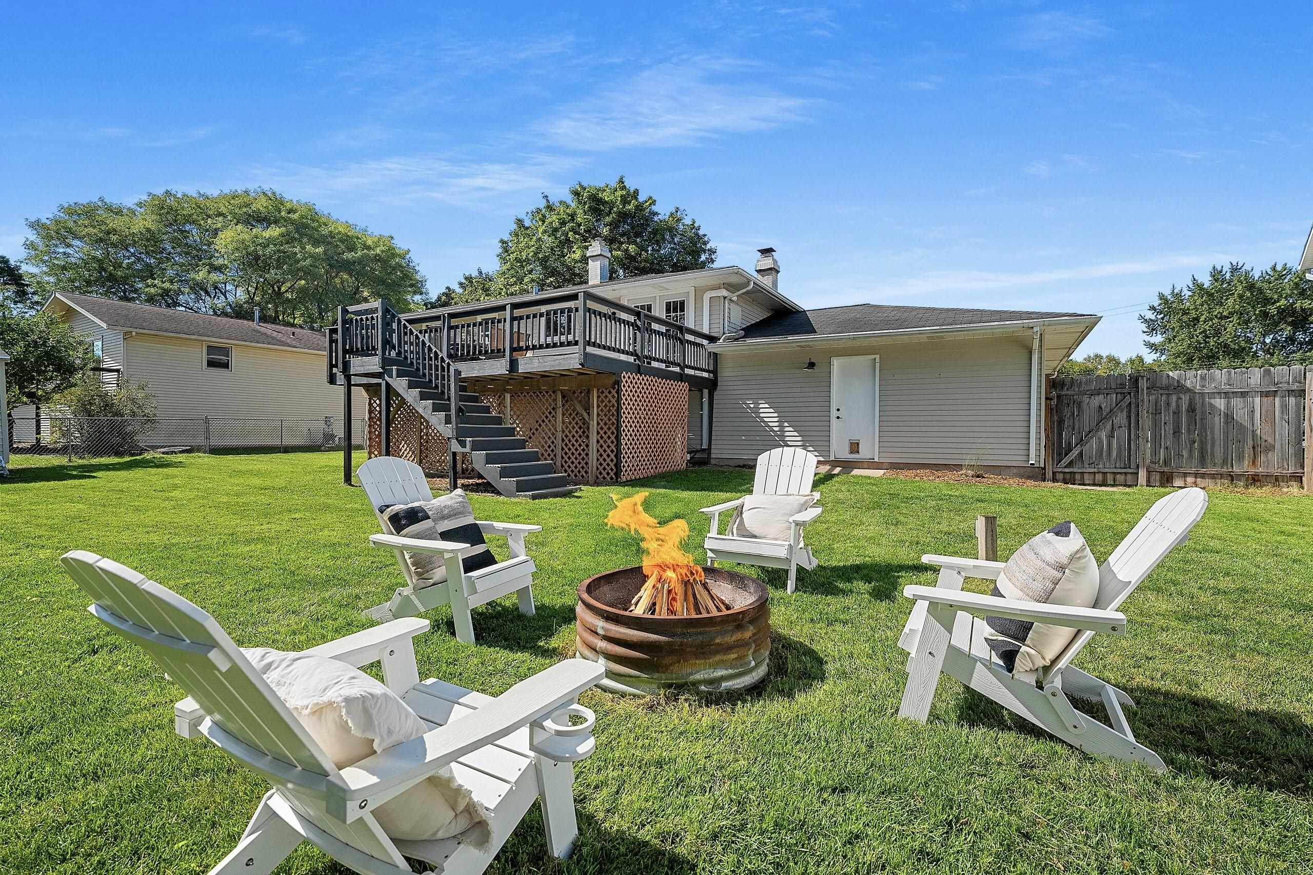 732 JAMESTOWN Court