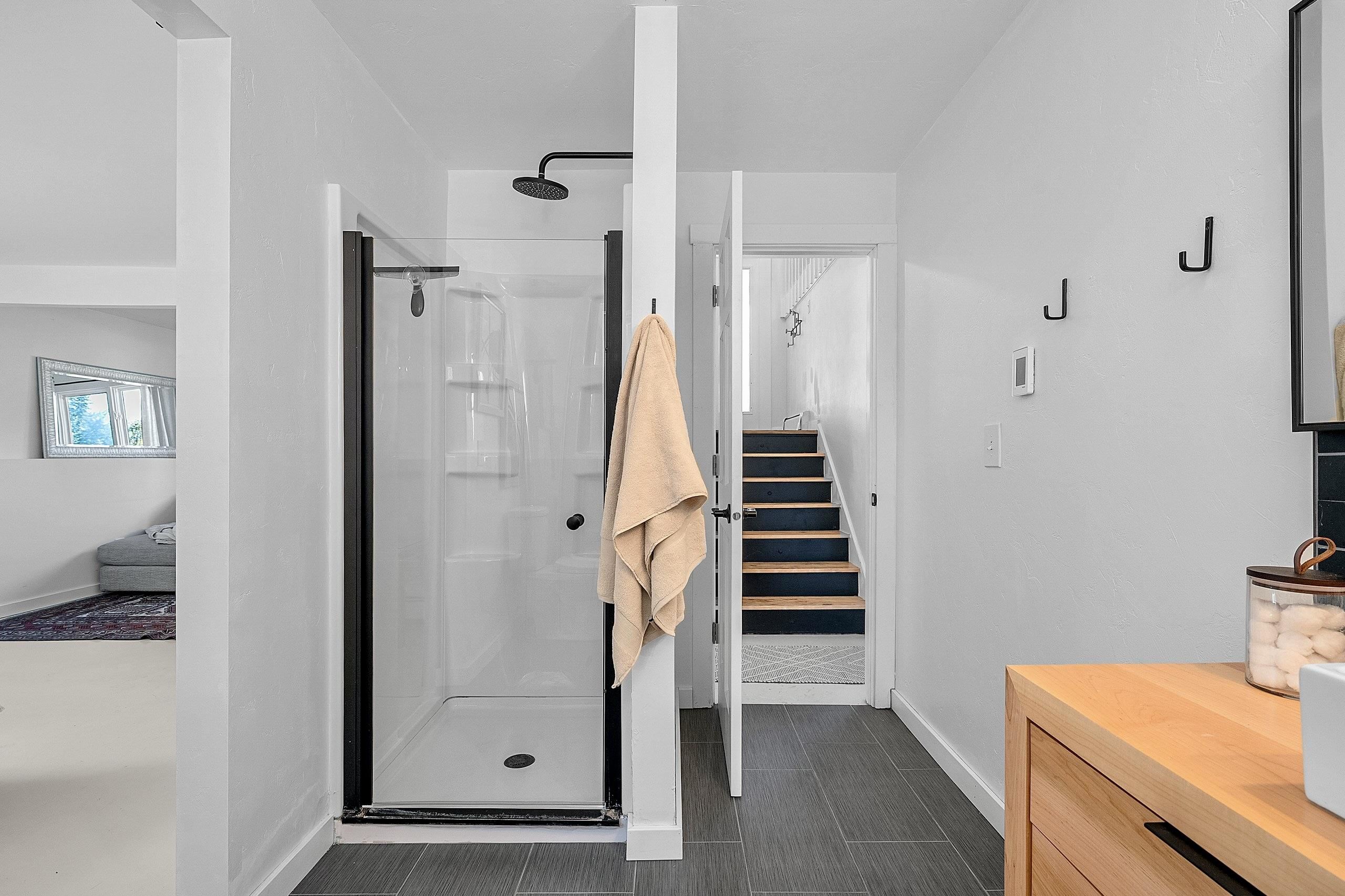 732 JAMESTOWN Court