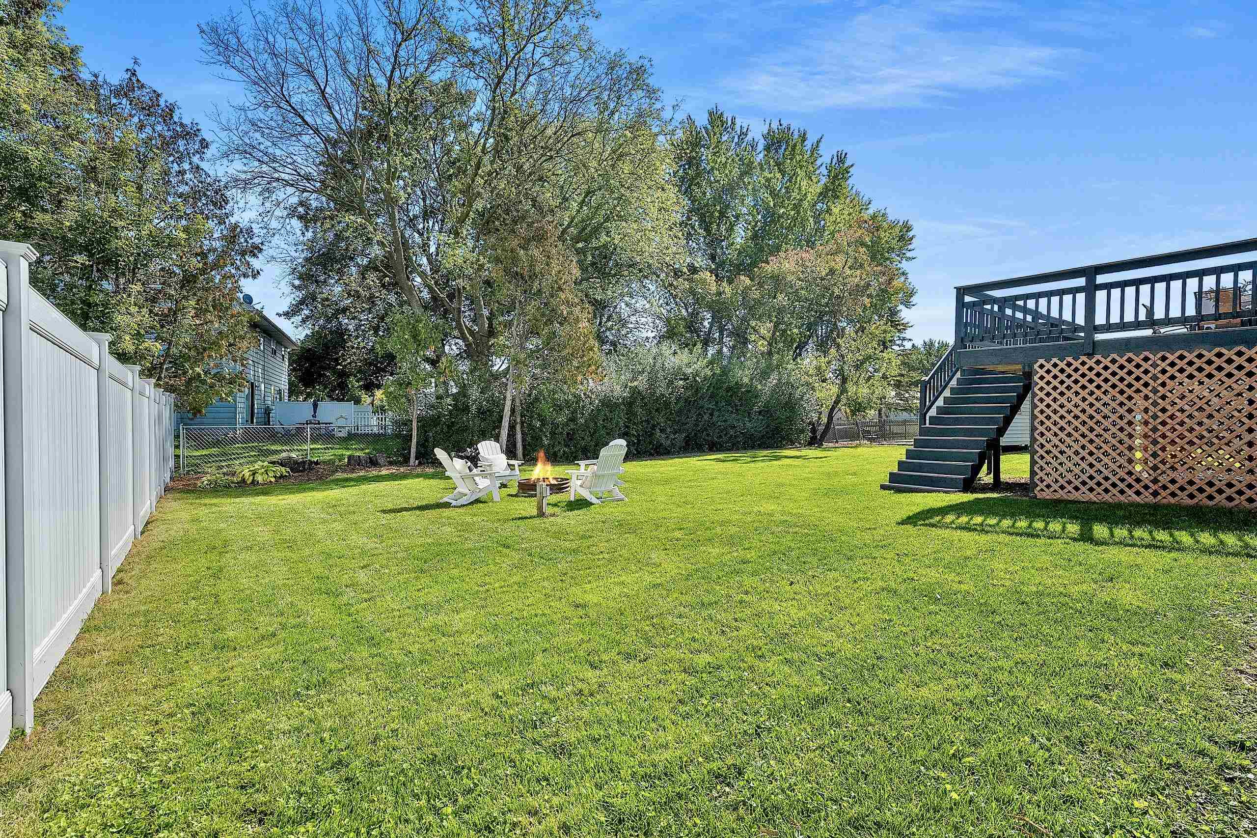 732 JAMESTOWN Court