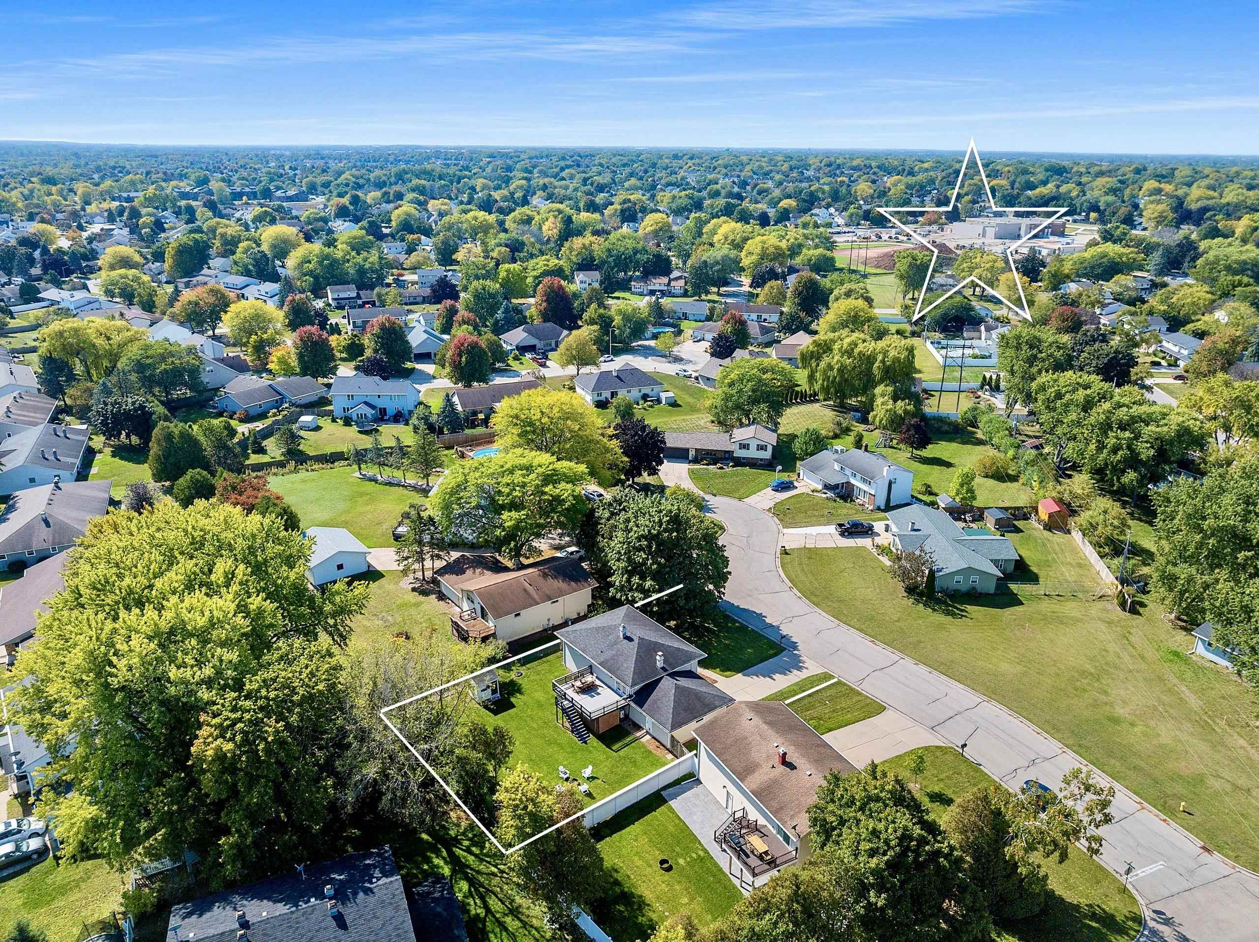 732 JAMESTOWN Court