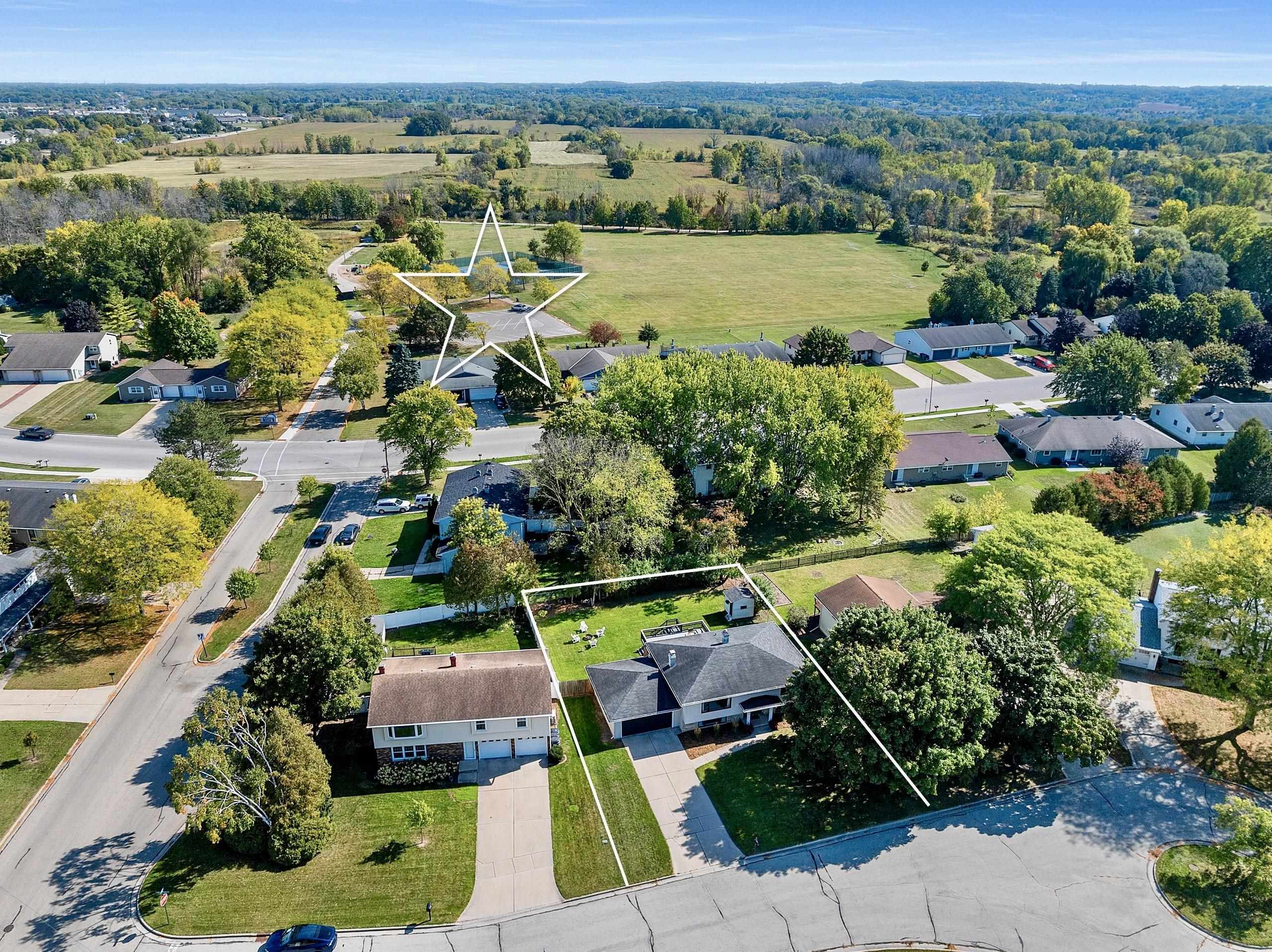 732 JAMESTOWN Court