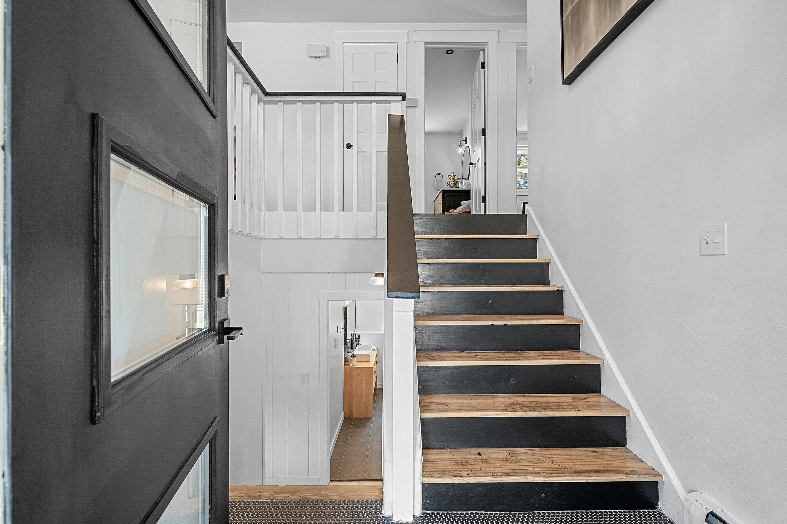 732 JAMESTOWN Court