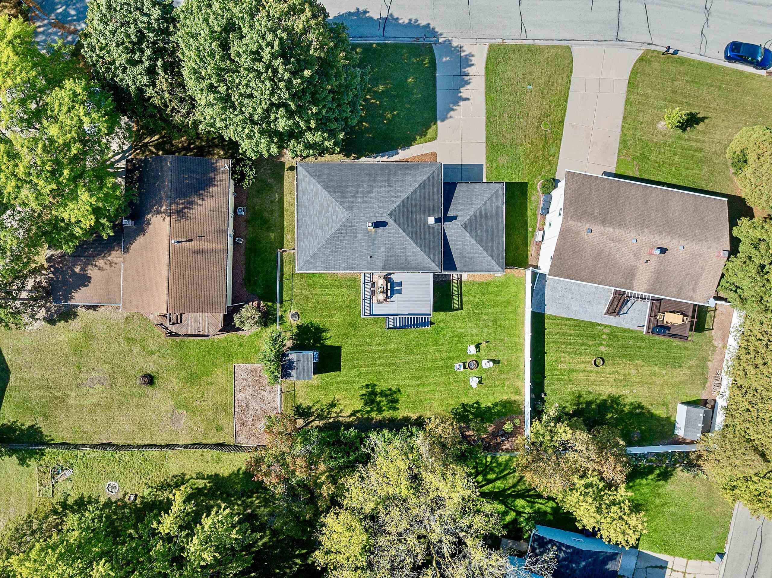 732 JAMESTOWN Court