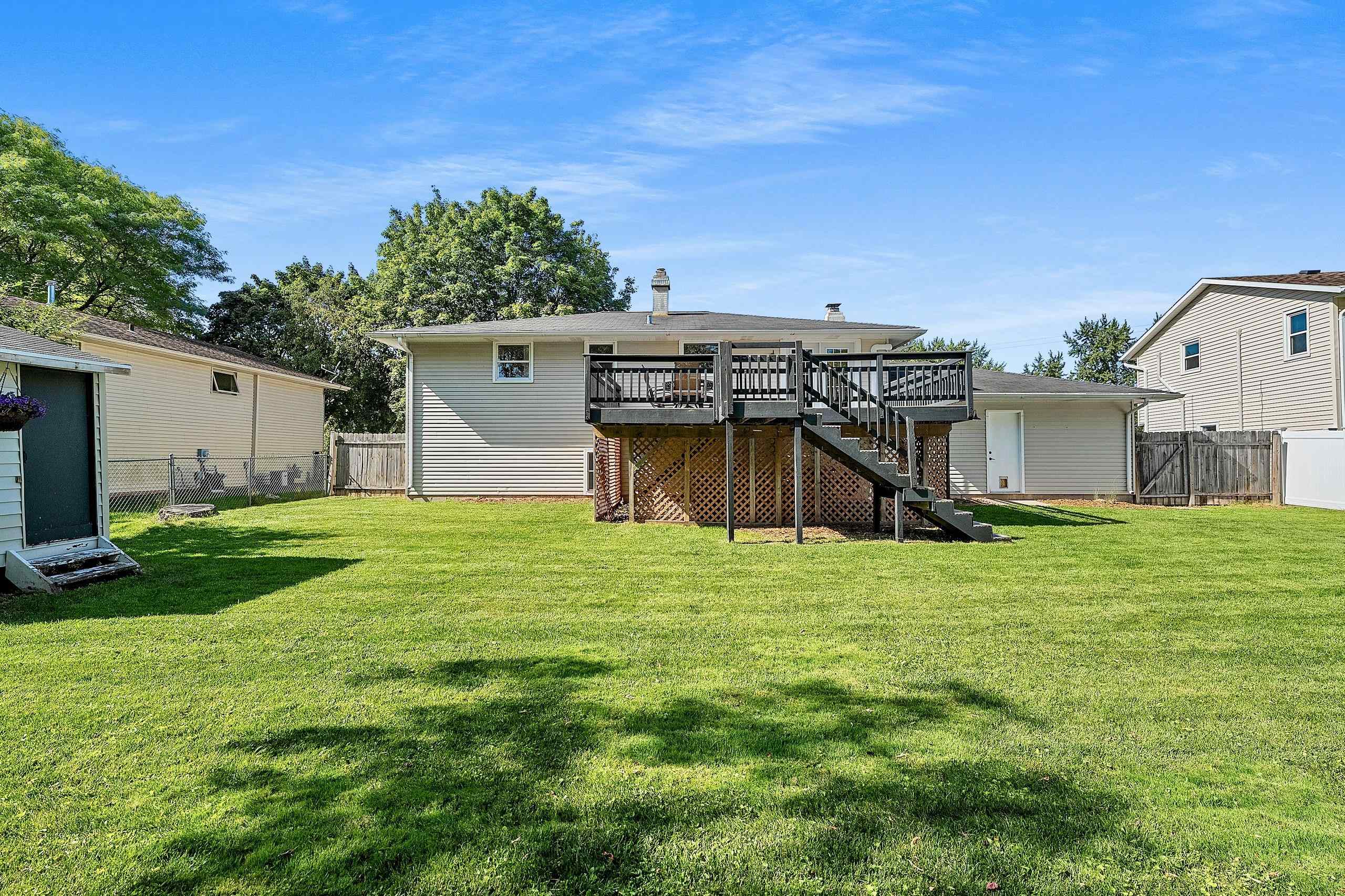 732 JAMESTOWN Court