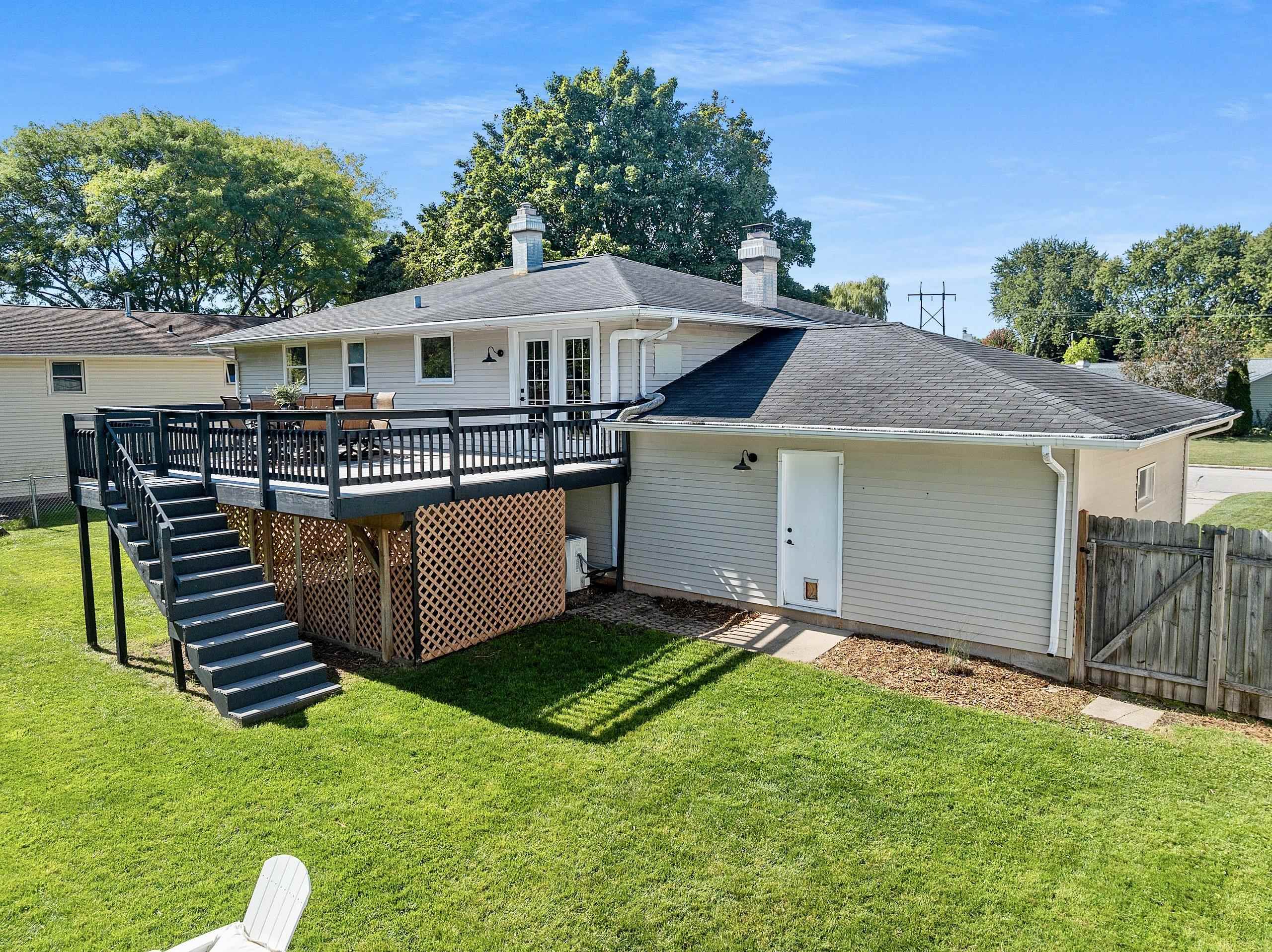 732 JAMESTOWN Court