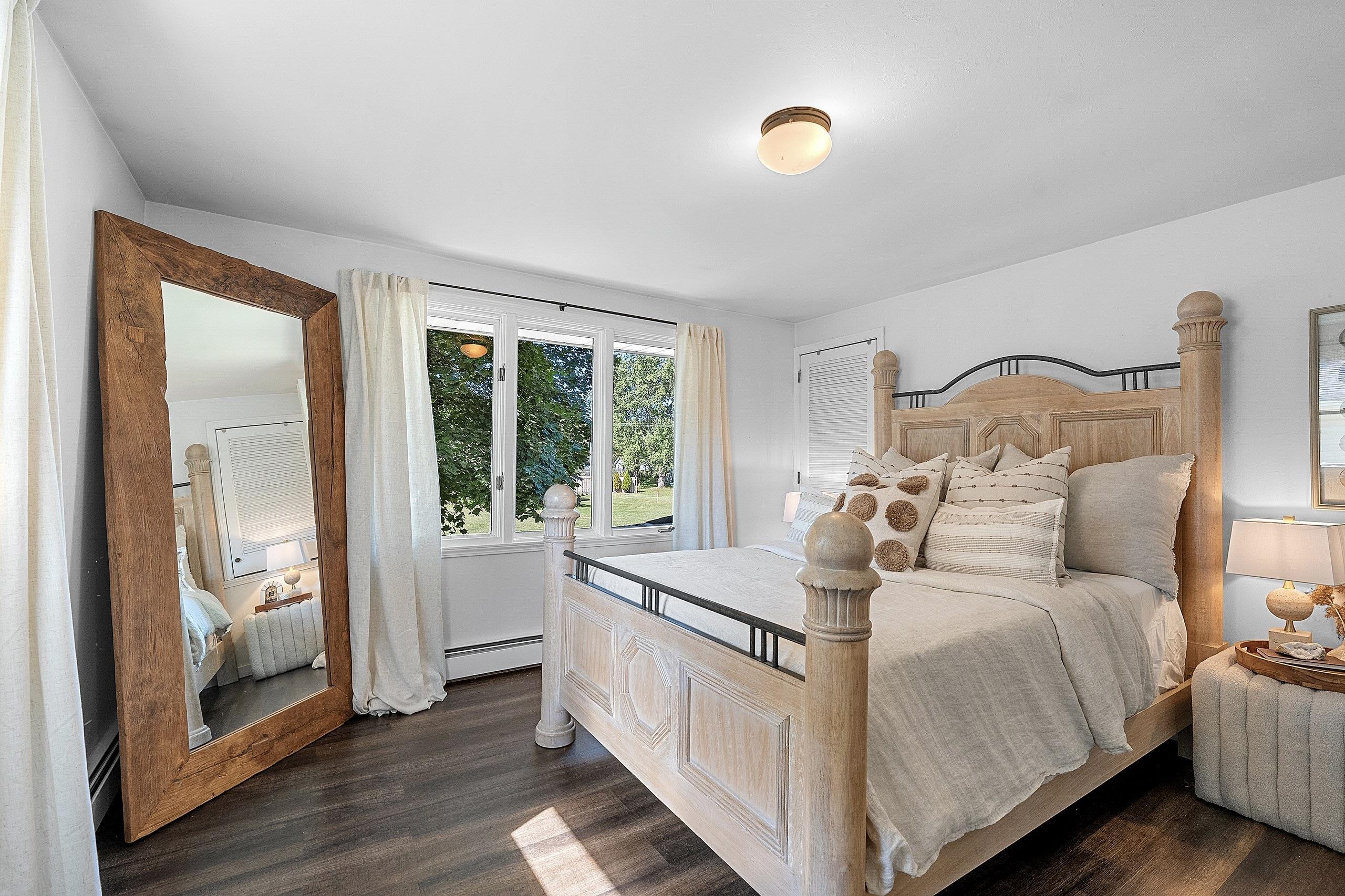 732 JAMESTOWN Court