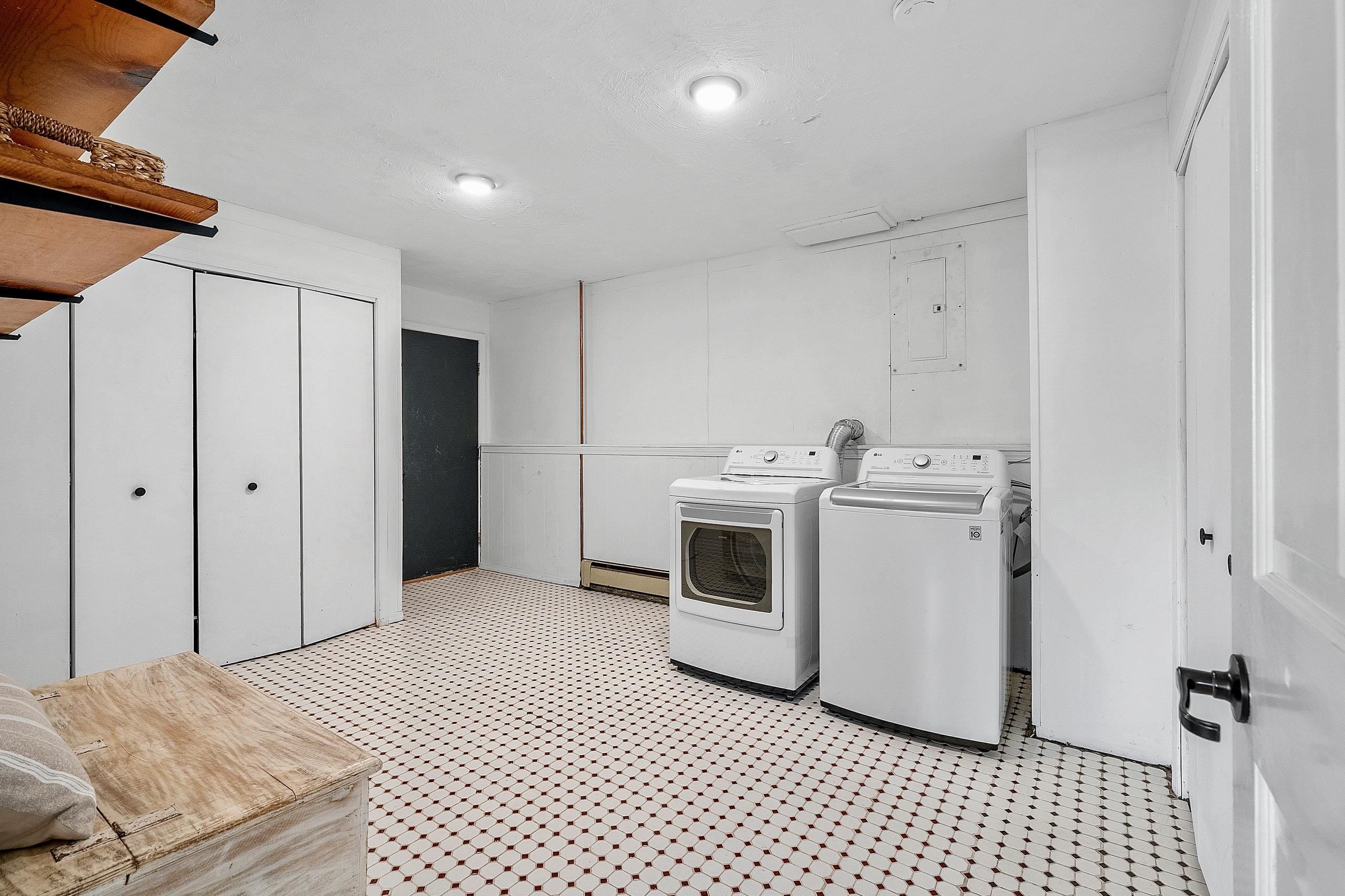 732 JAMESTOWN Court