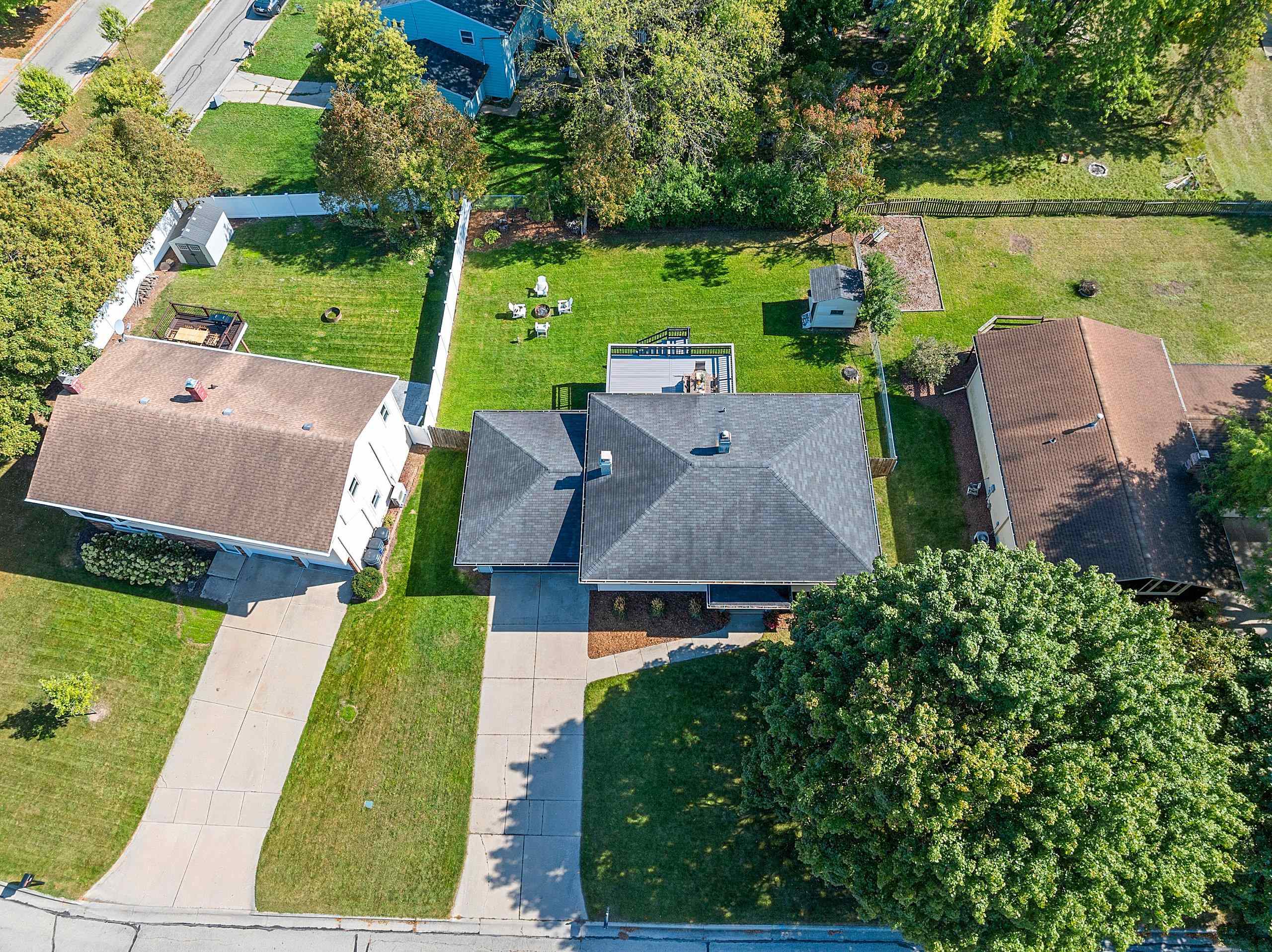 732 JAMESTOWN Court