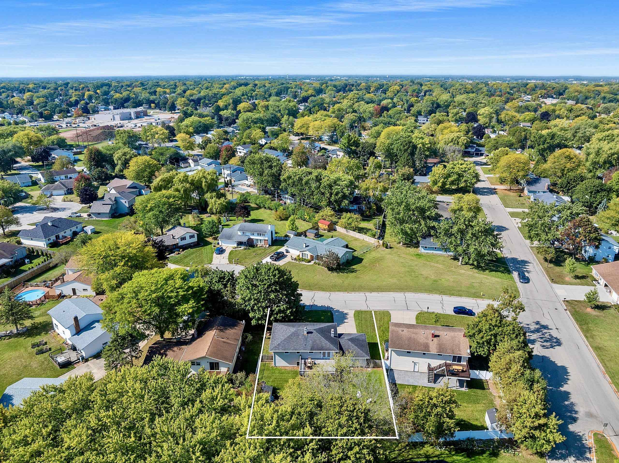 732 JAMESTOWN Court