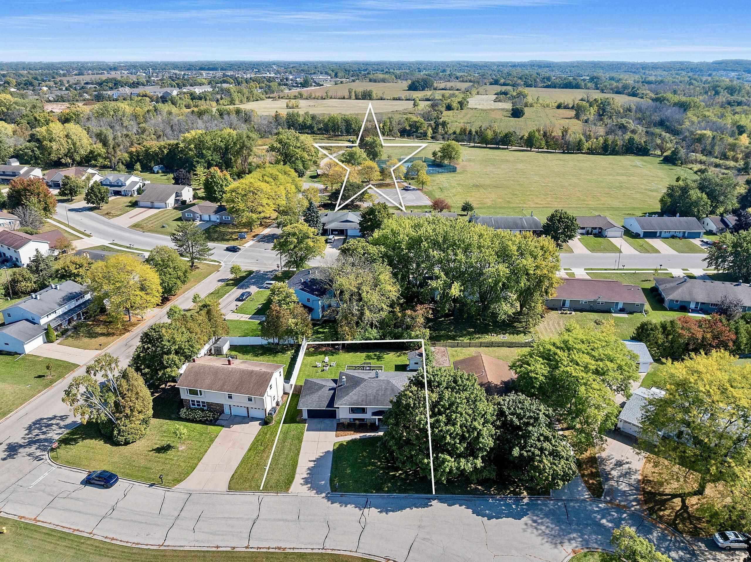 732 JAMESTOWN Court