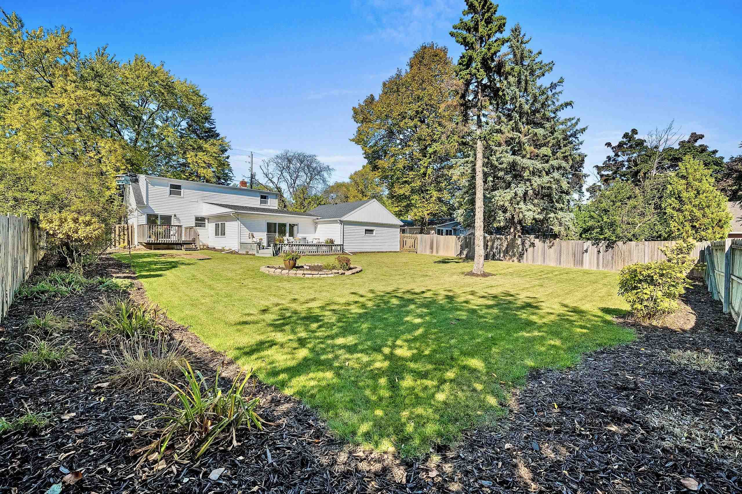 3313 S WEBSTER Avenue