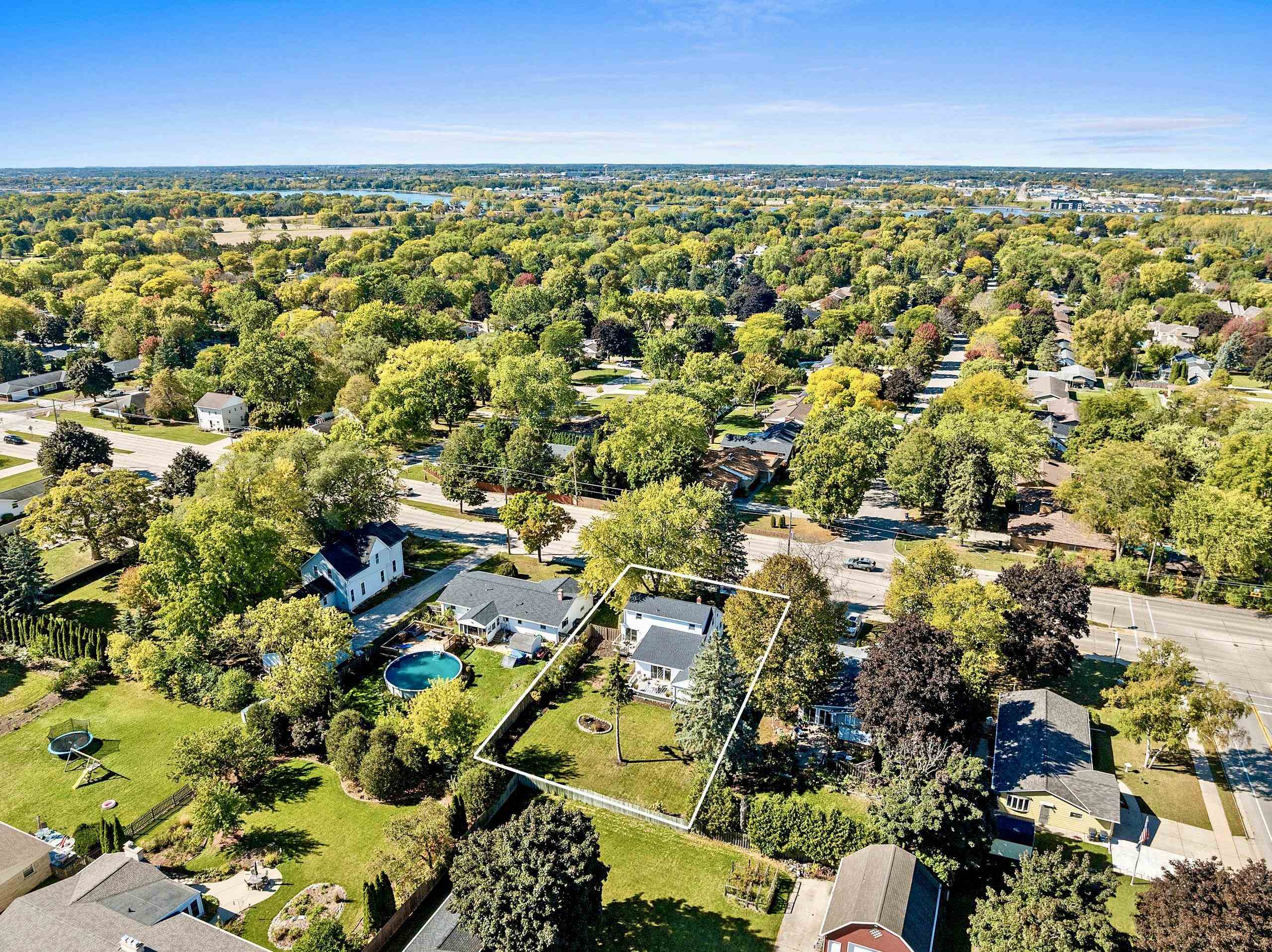 3313 S WEBSTER Avenue