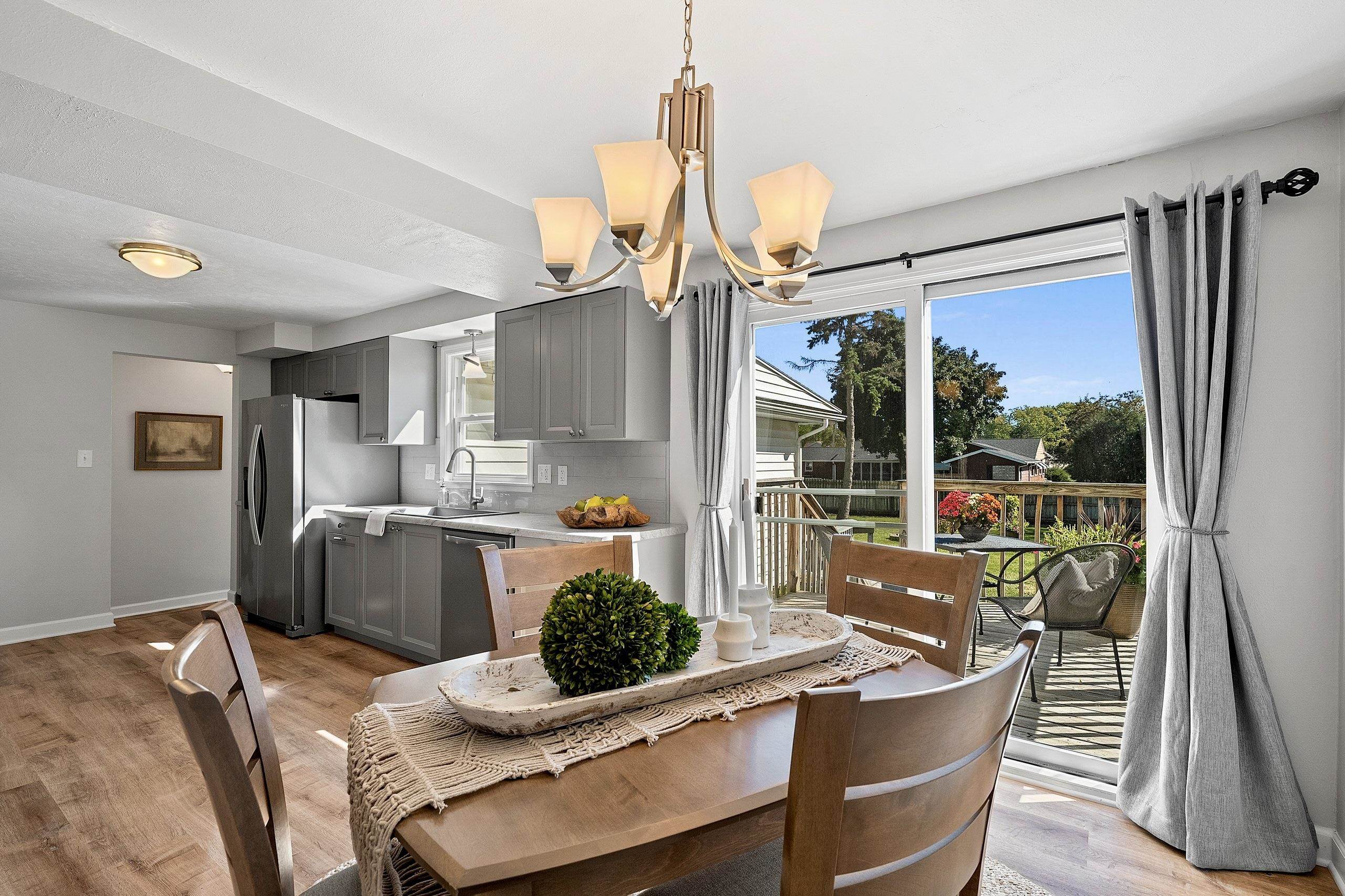 3313 S WEBSTER Avenue