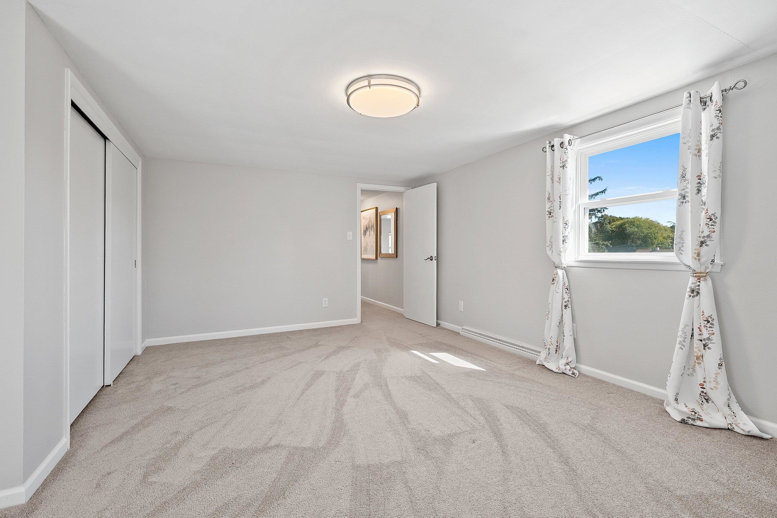 3313 S WEBSTER Avenue