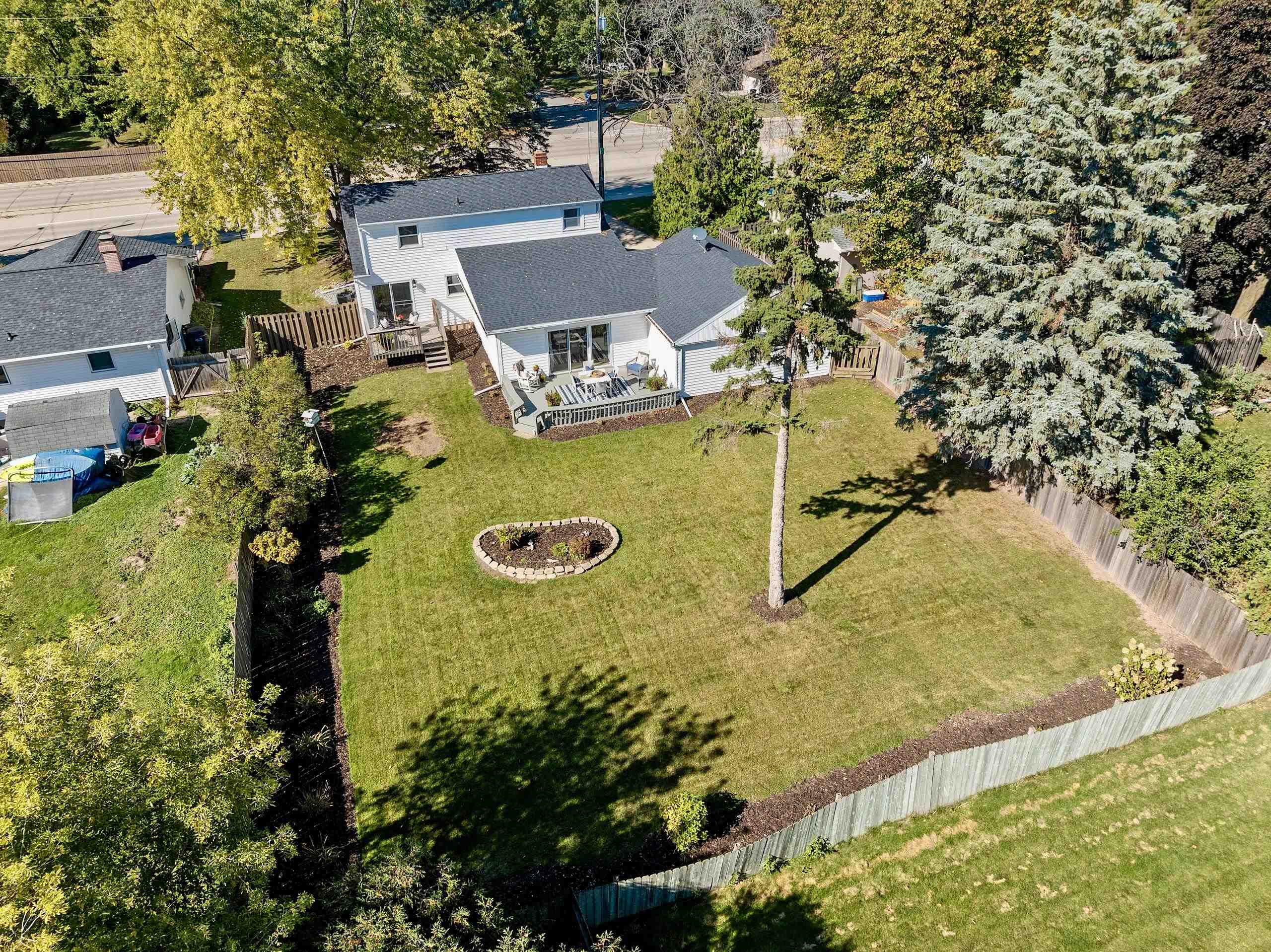 3313 S WEBSTER Avenue