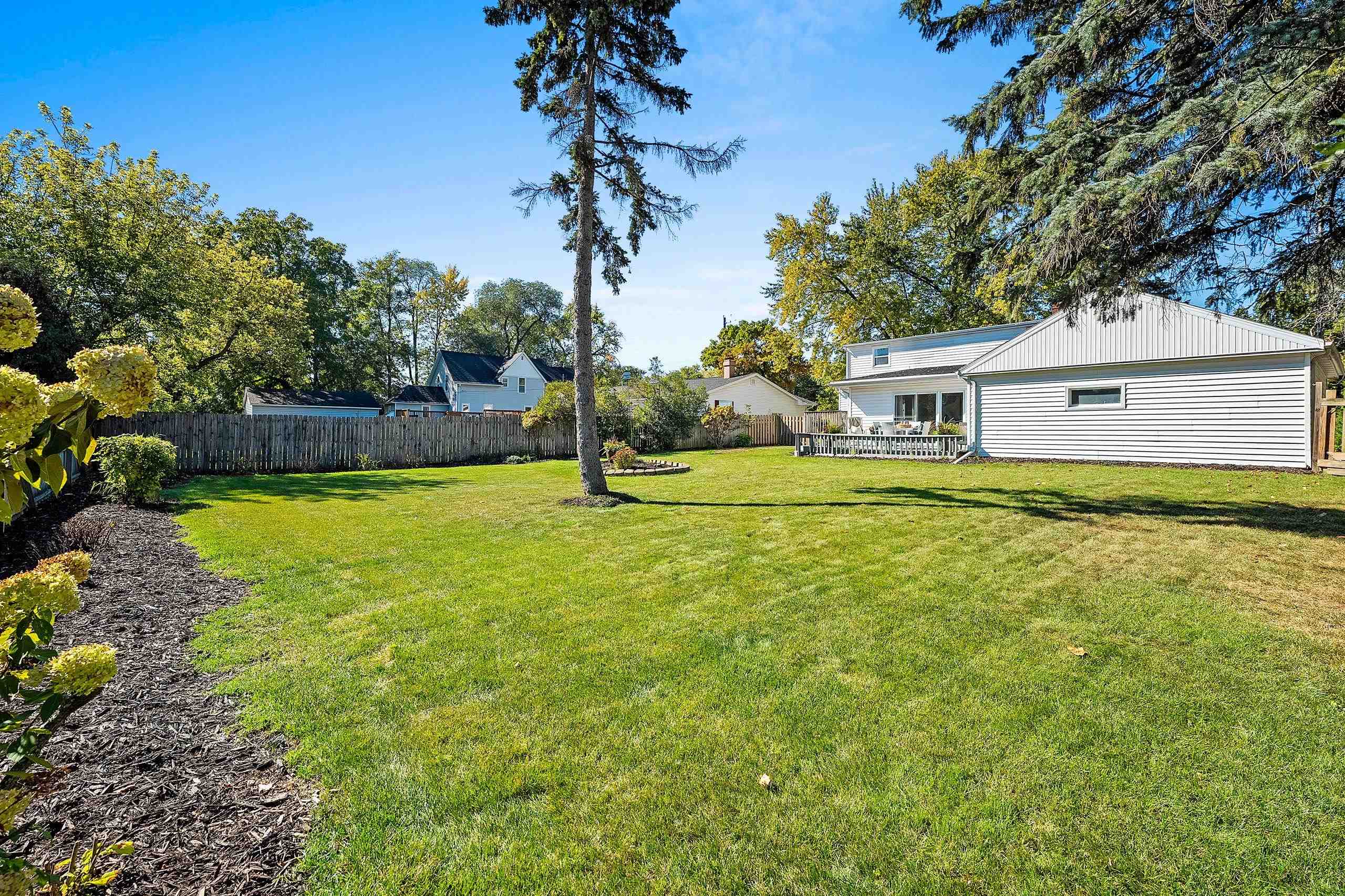 3313 S WEBSTER Avenue