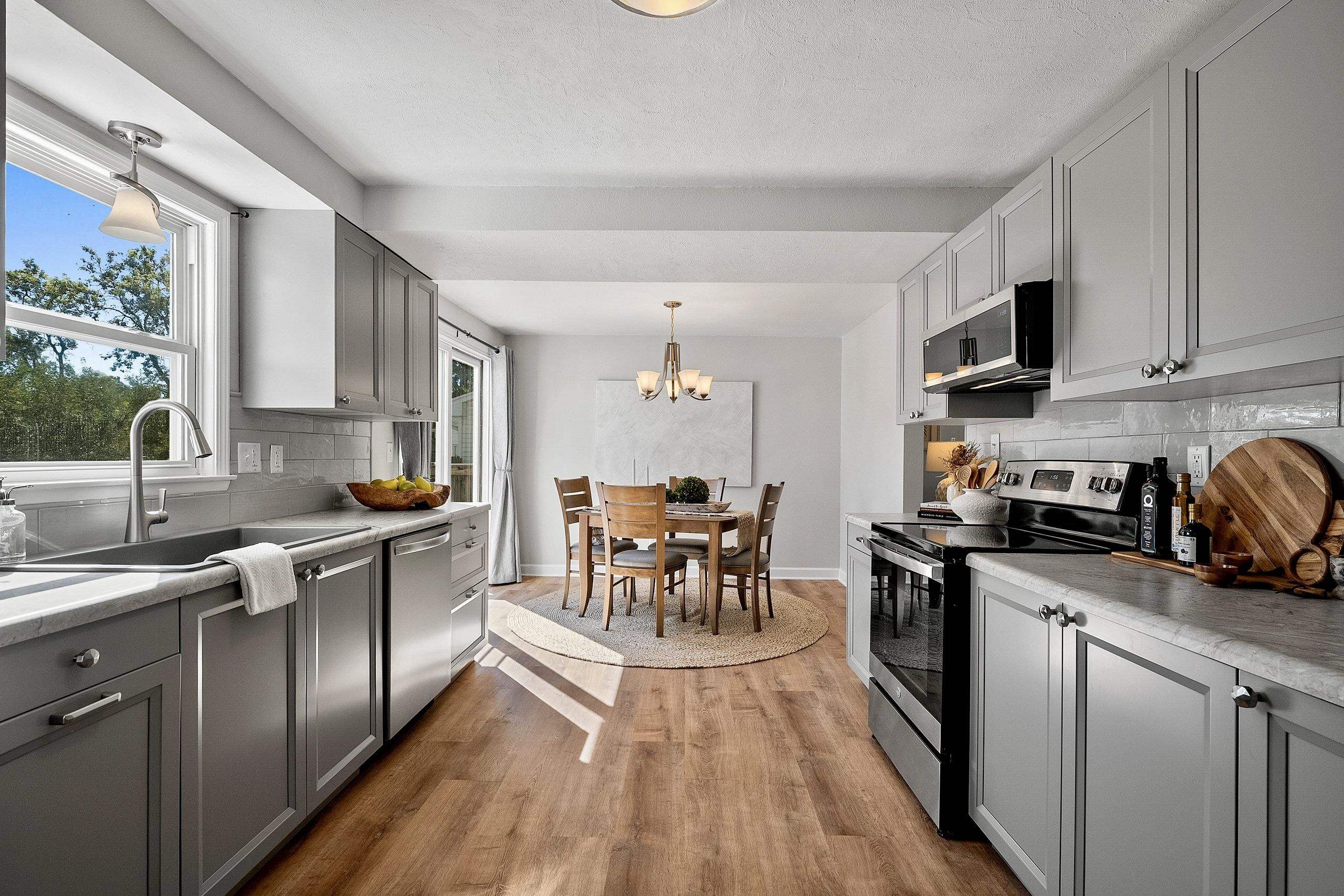 3313 S WEBSTER Avenue