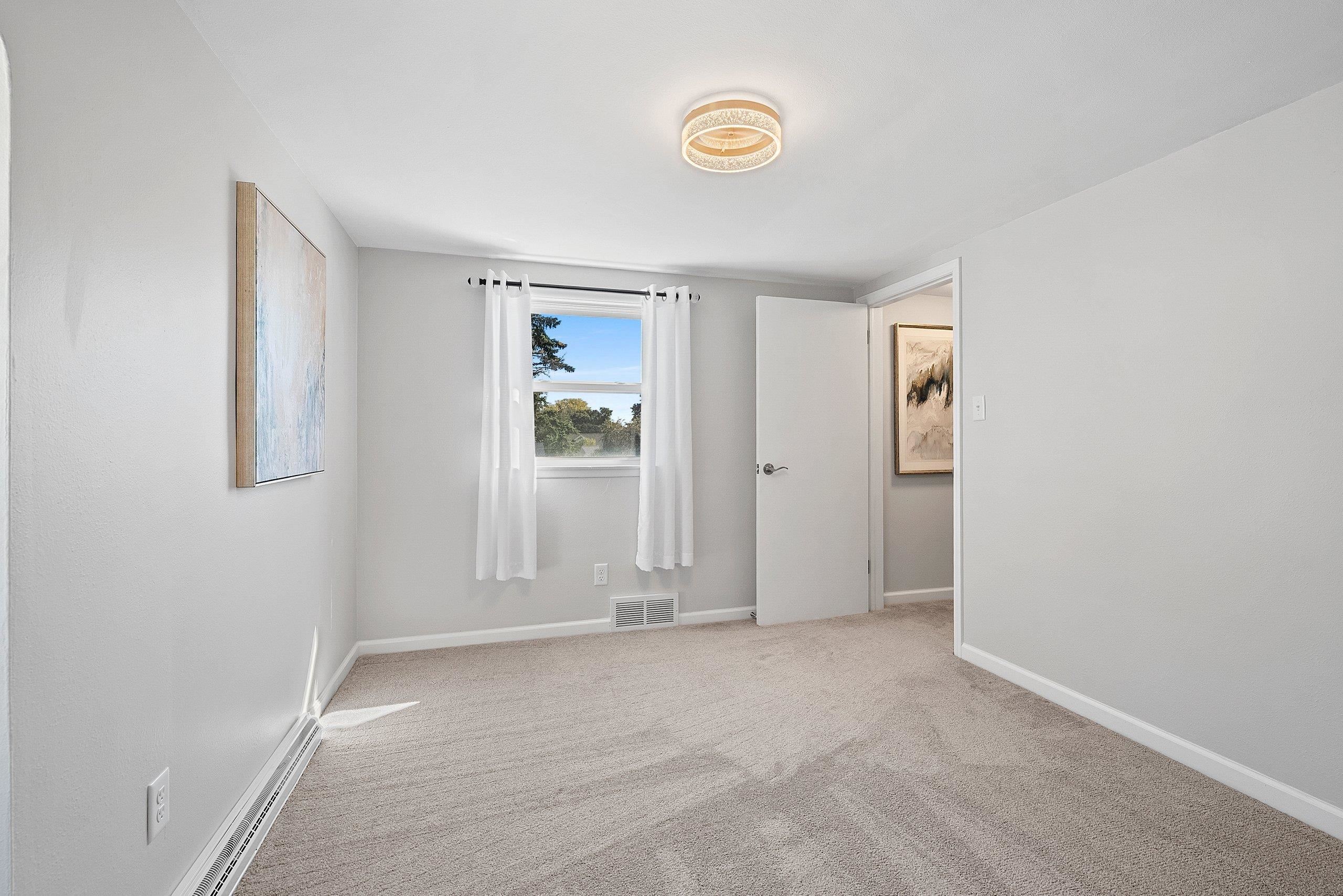 3313 S WEBSTER Avenue