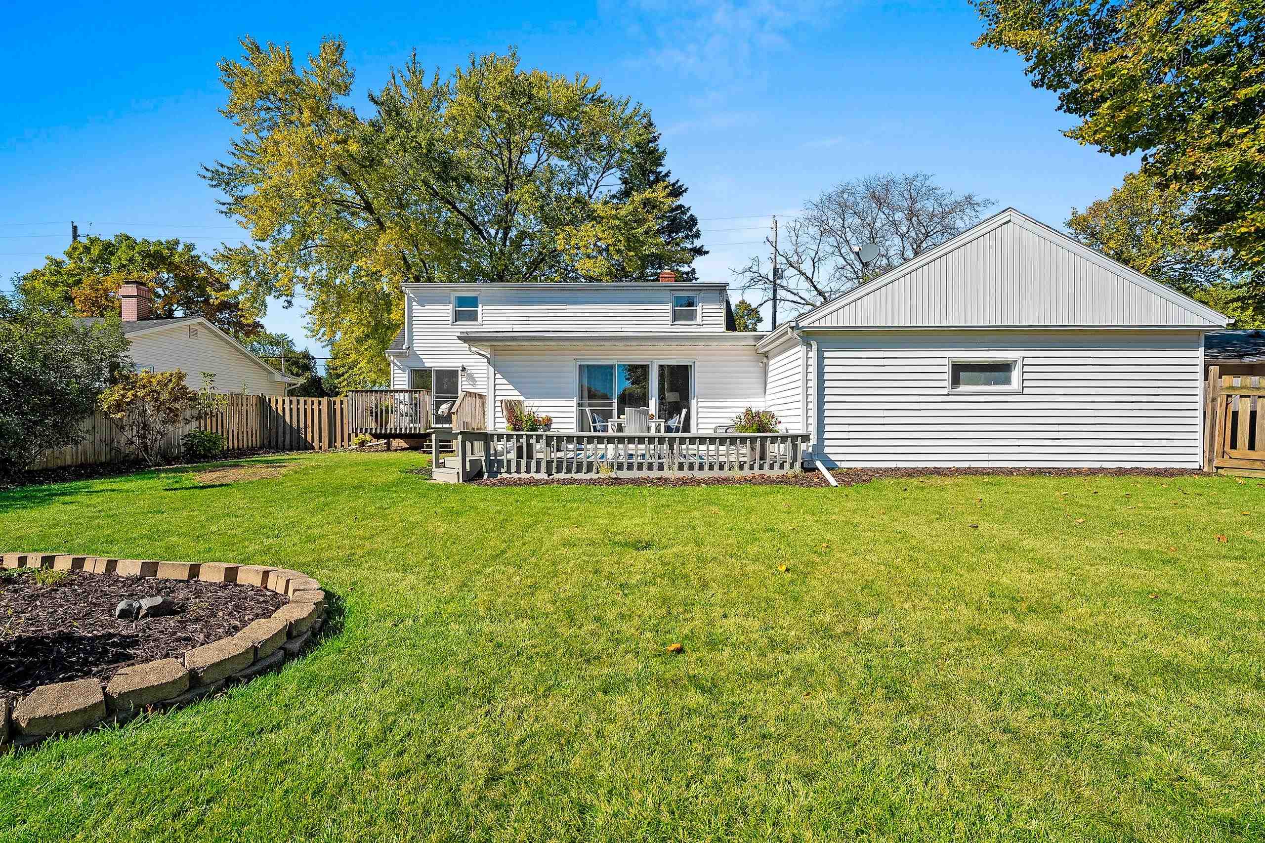 3313 S WEBSTER Avenue