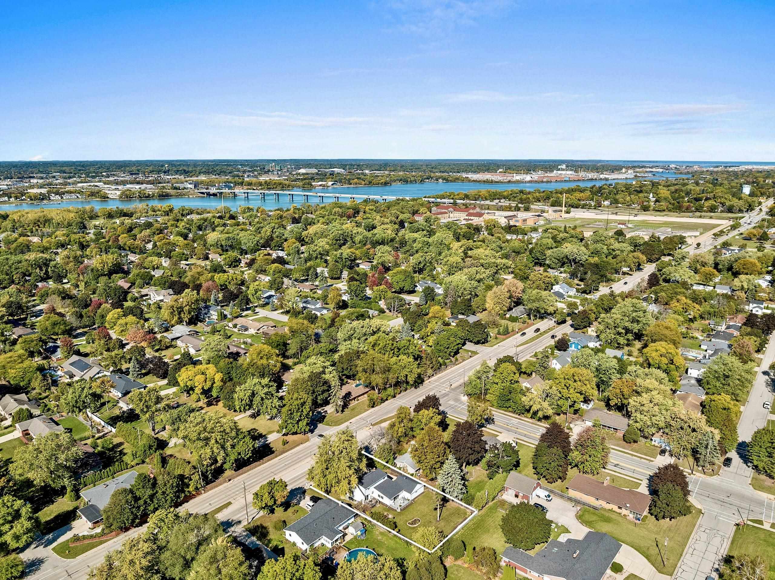 3313 S WEBSTER Avenue