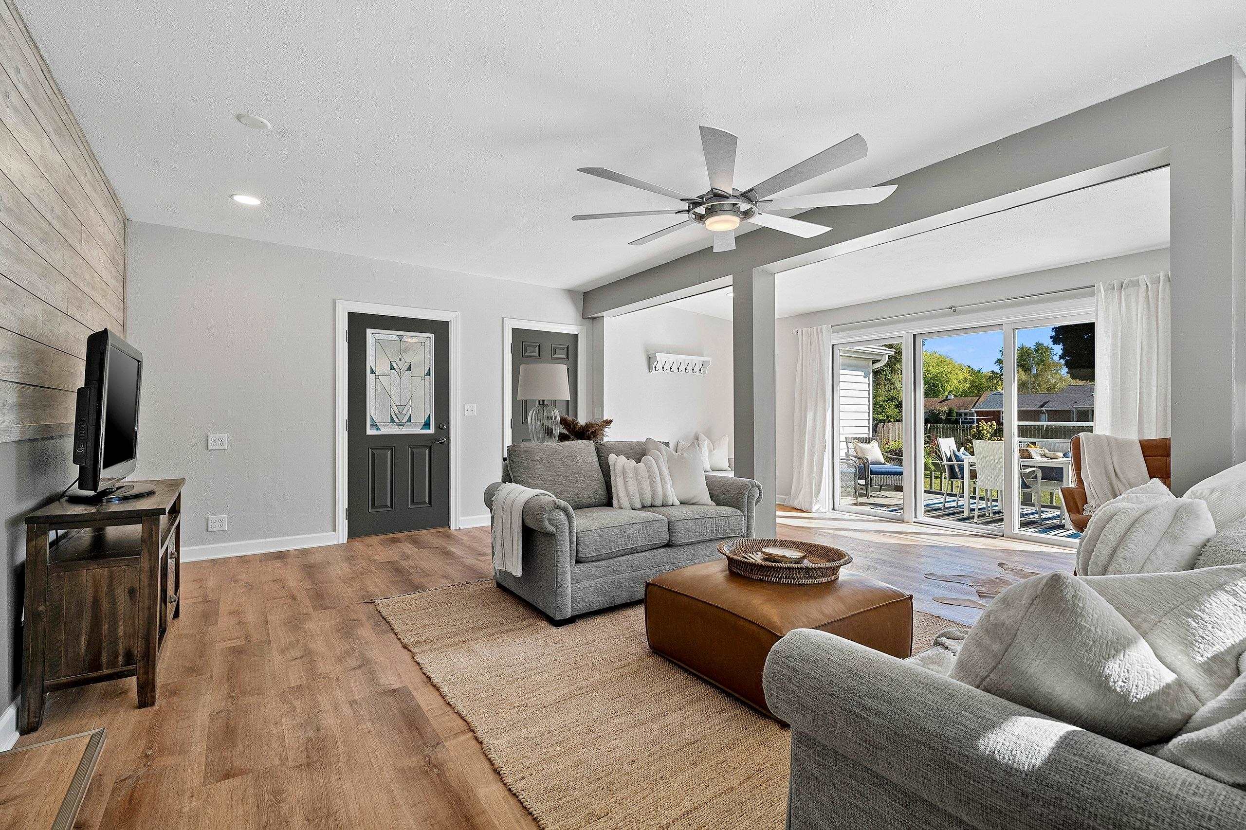 3313 S WEBSTER Avenue