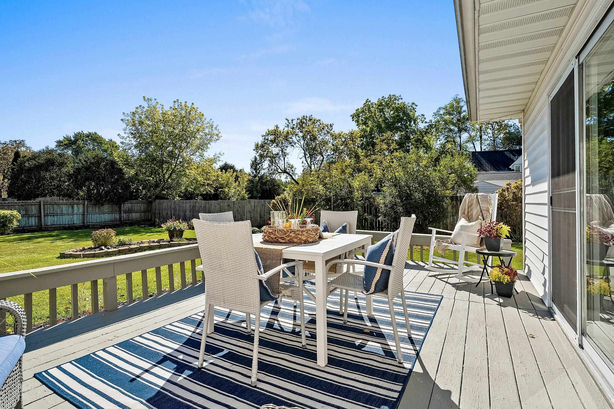 3313 S WEBSTER Avenue