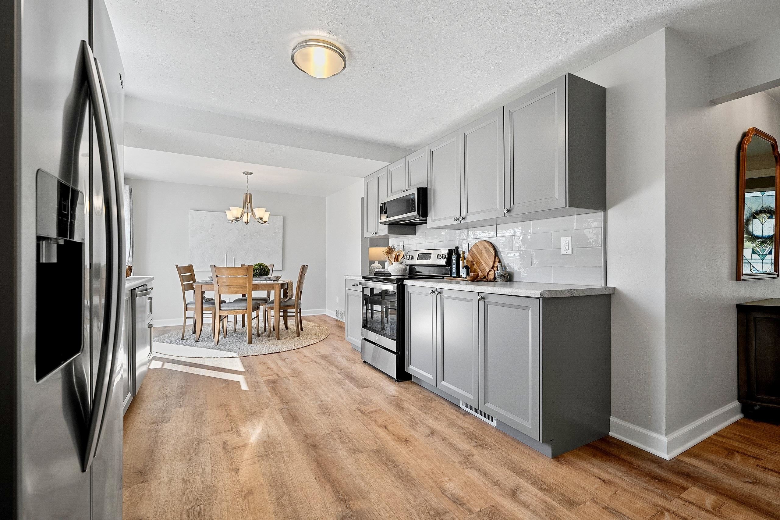 3313 S WEBSTER Avenue