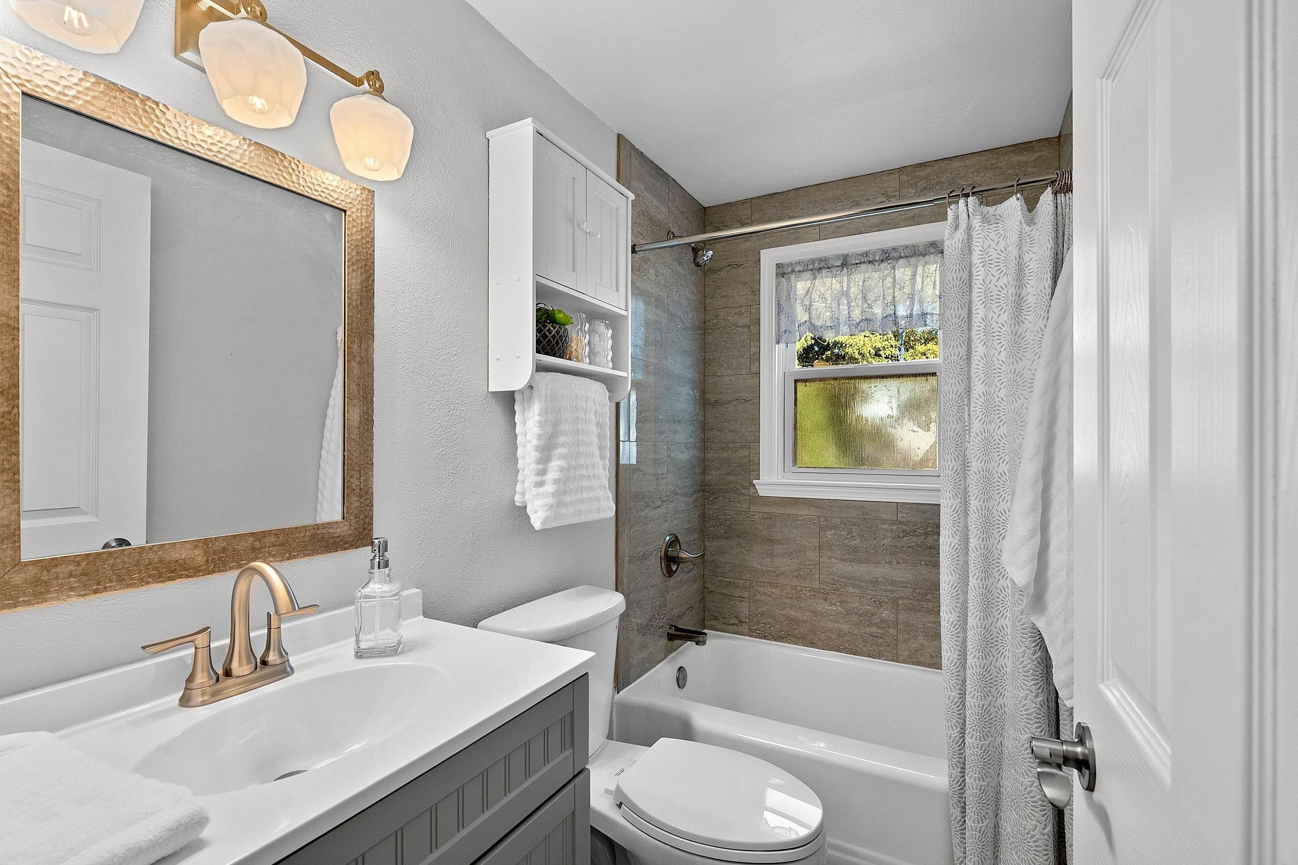 3313 S WEBSTER Avenue